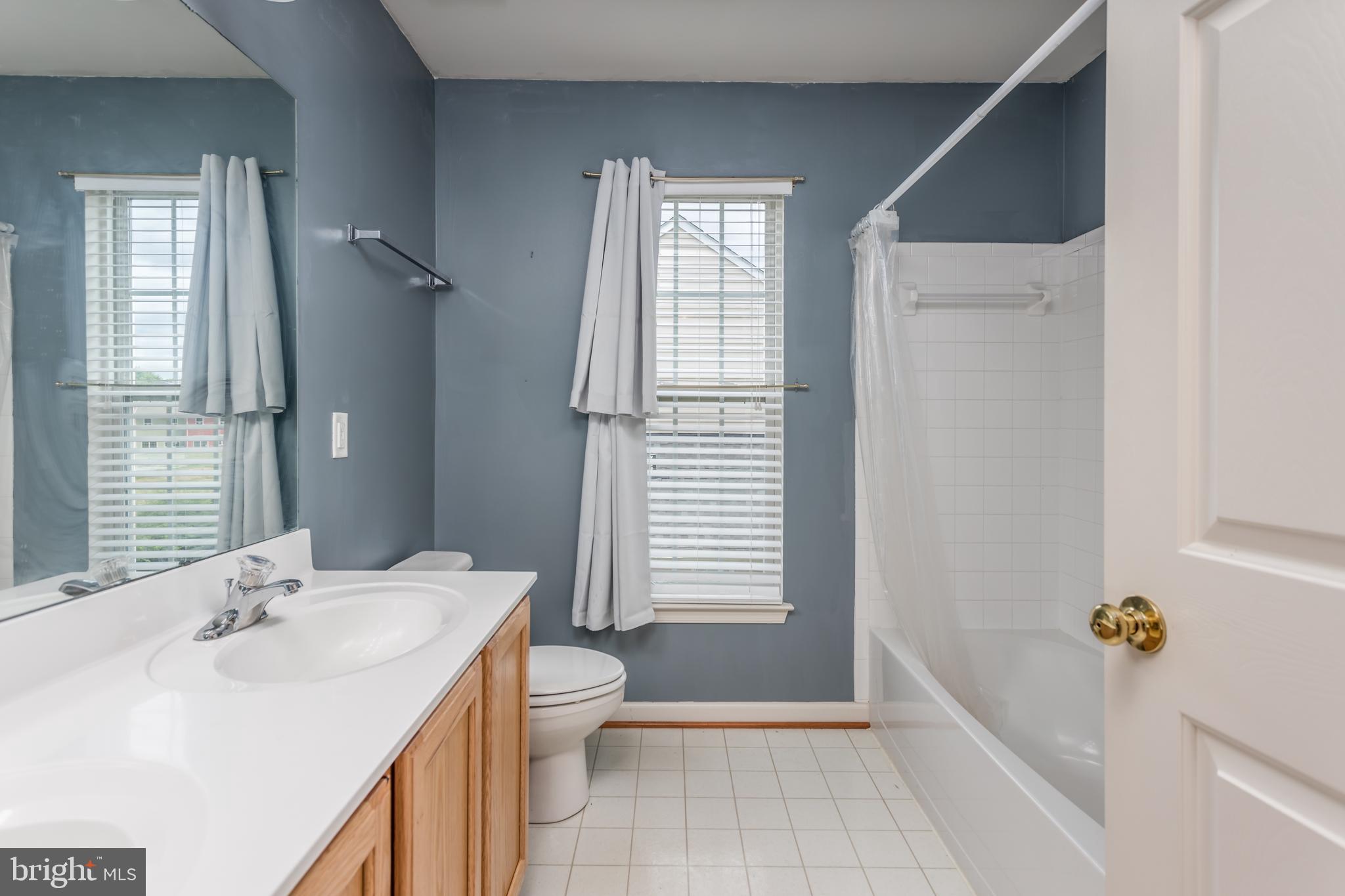 THE VILLAGE OF WASHINGTON TRAIL - Residential