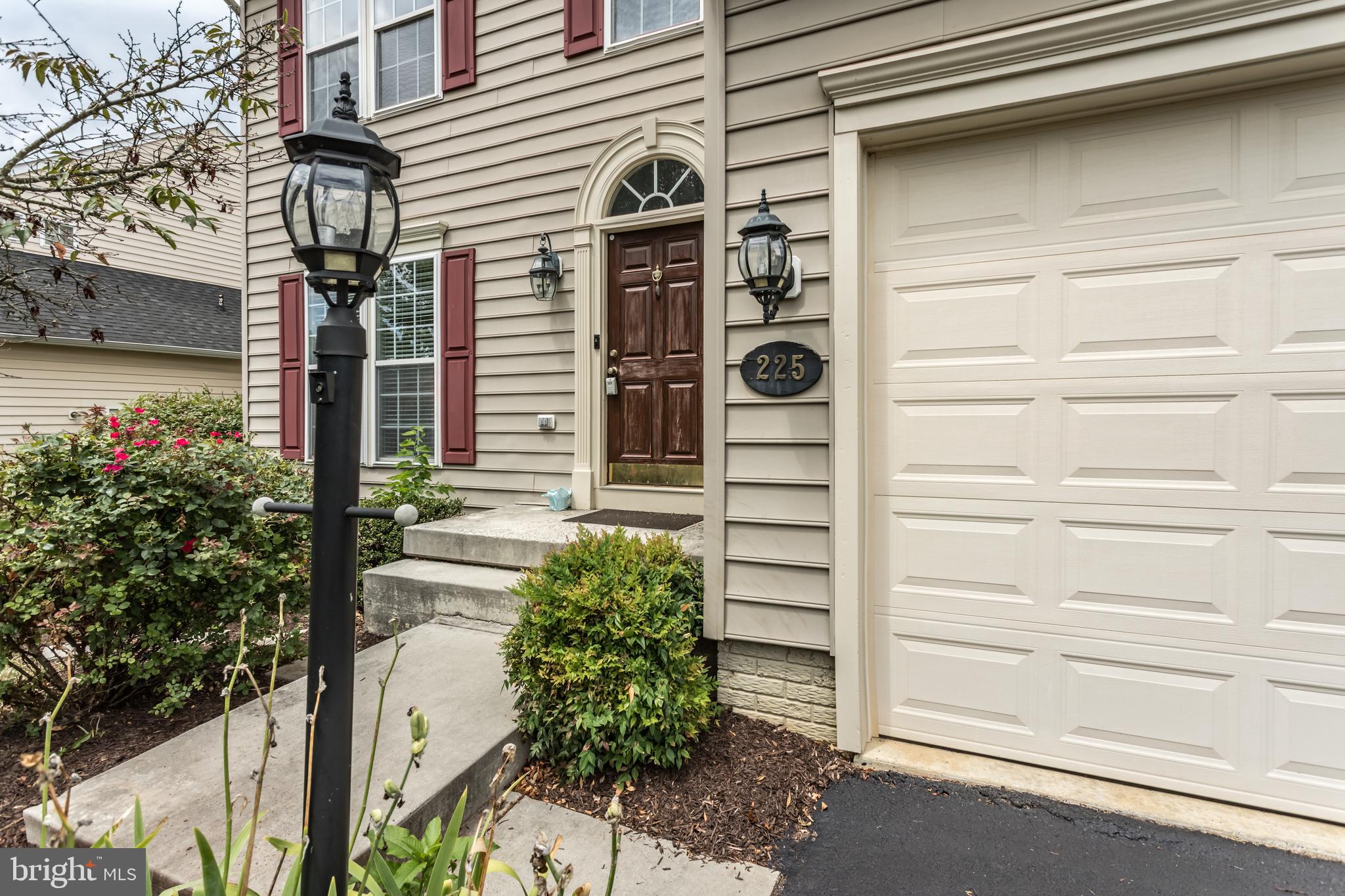 THE VILLAGE OF WASHINGTON TRAIL - Residential