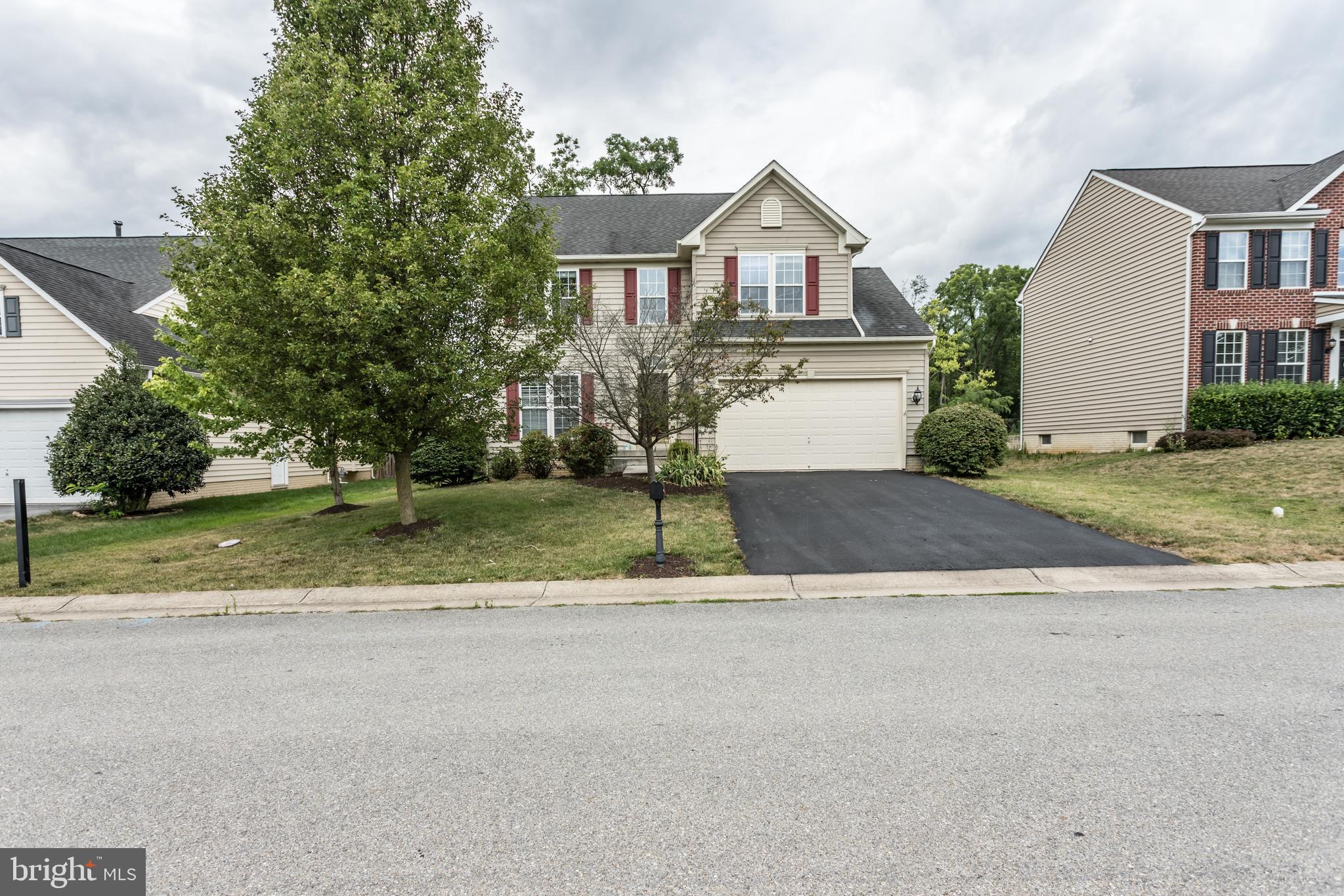 THE VILLAGE OF WASHINGTON TRAIL - Residential