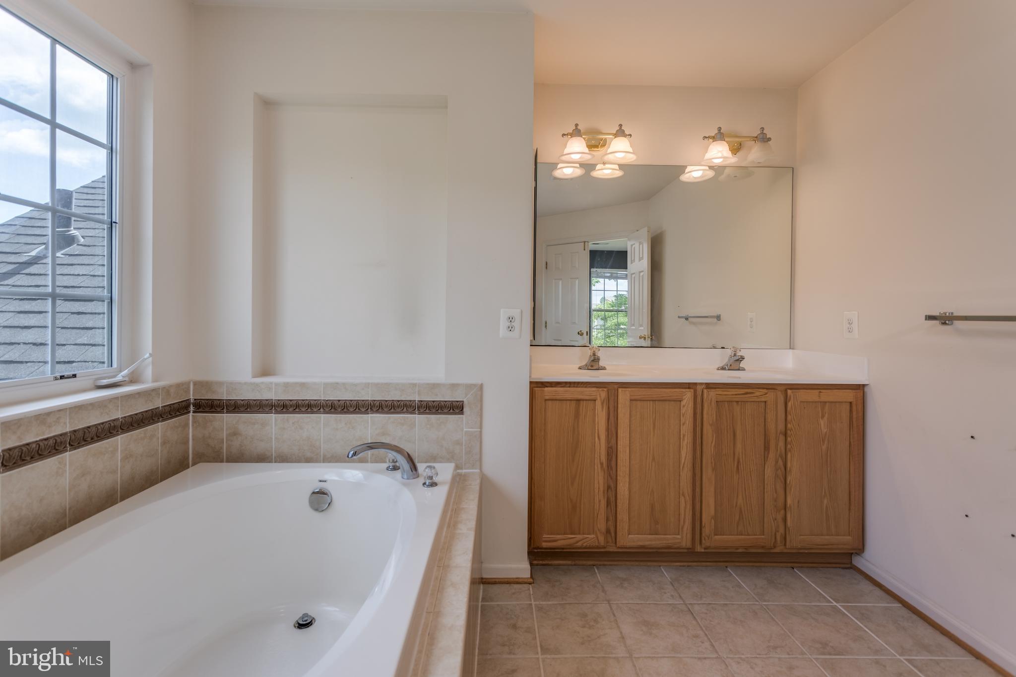 THE VILLAGE OF WASHINGTON TRAIL - Residential