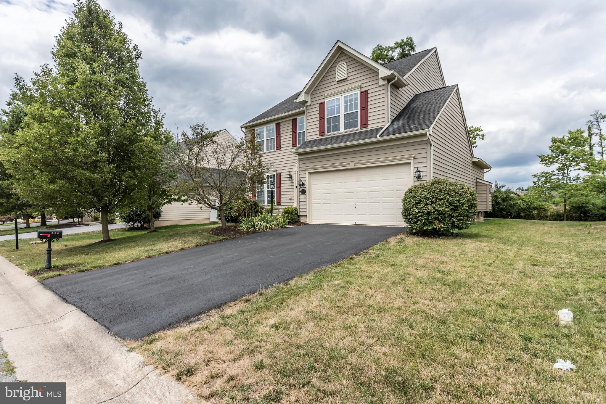 THE VILLAGE OF WASHINGTON TRAIL - Residential