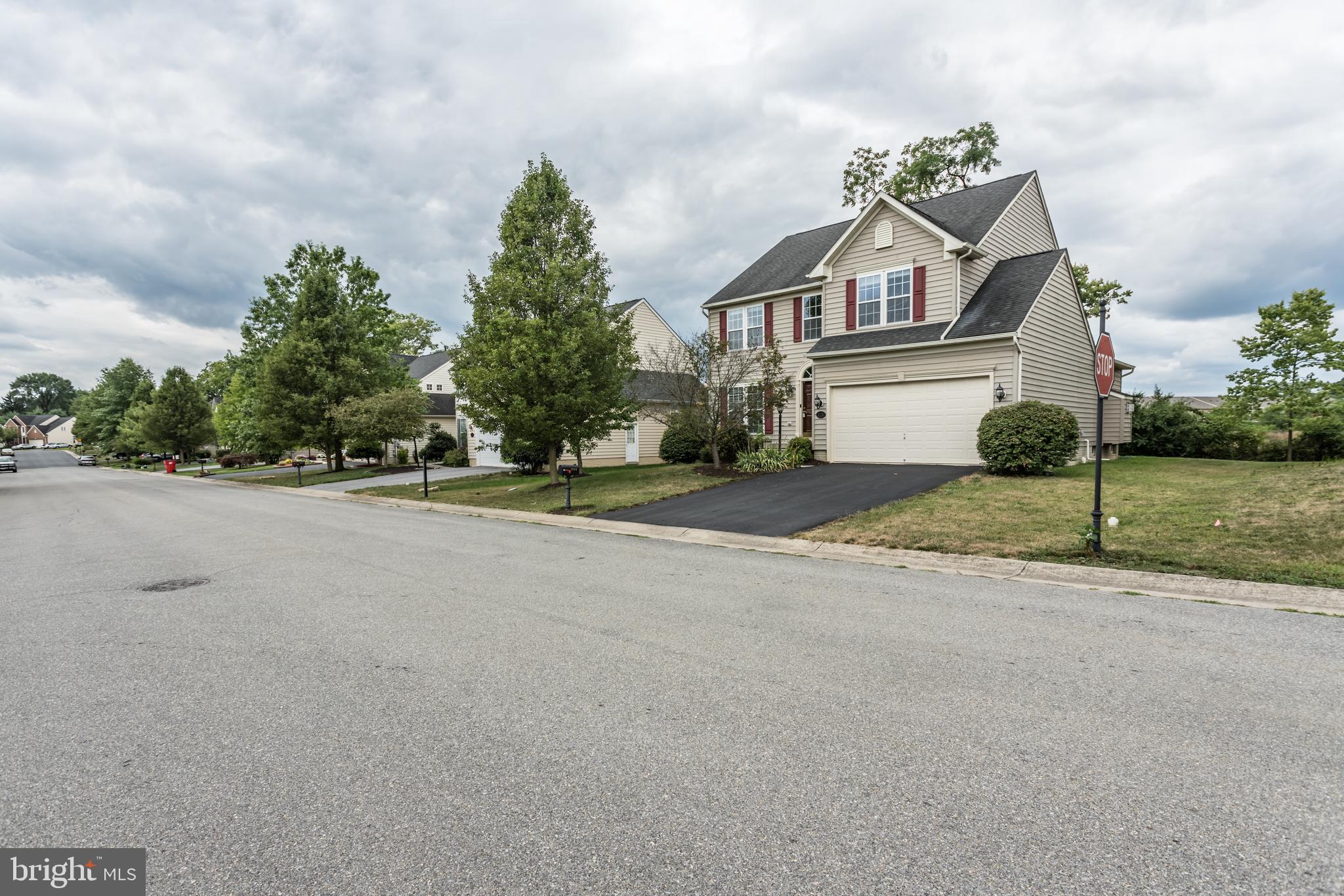 THE VILLAGE OF WASHINGTON TRAIL - Residential