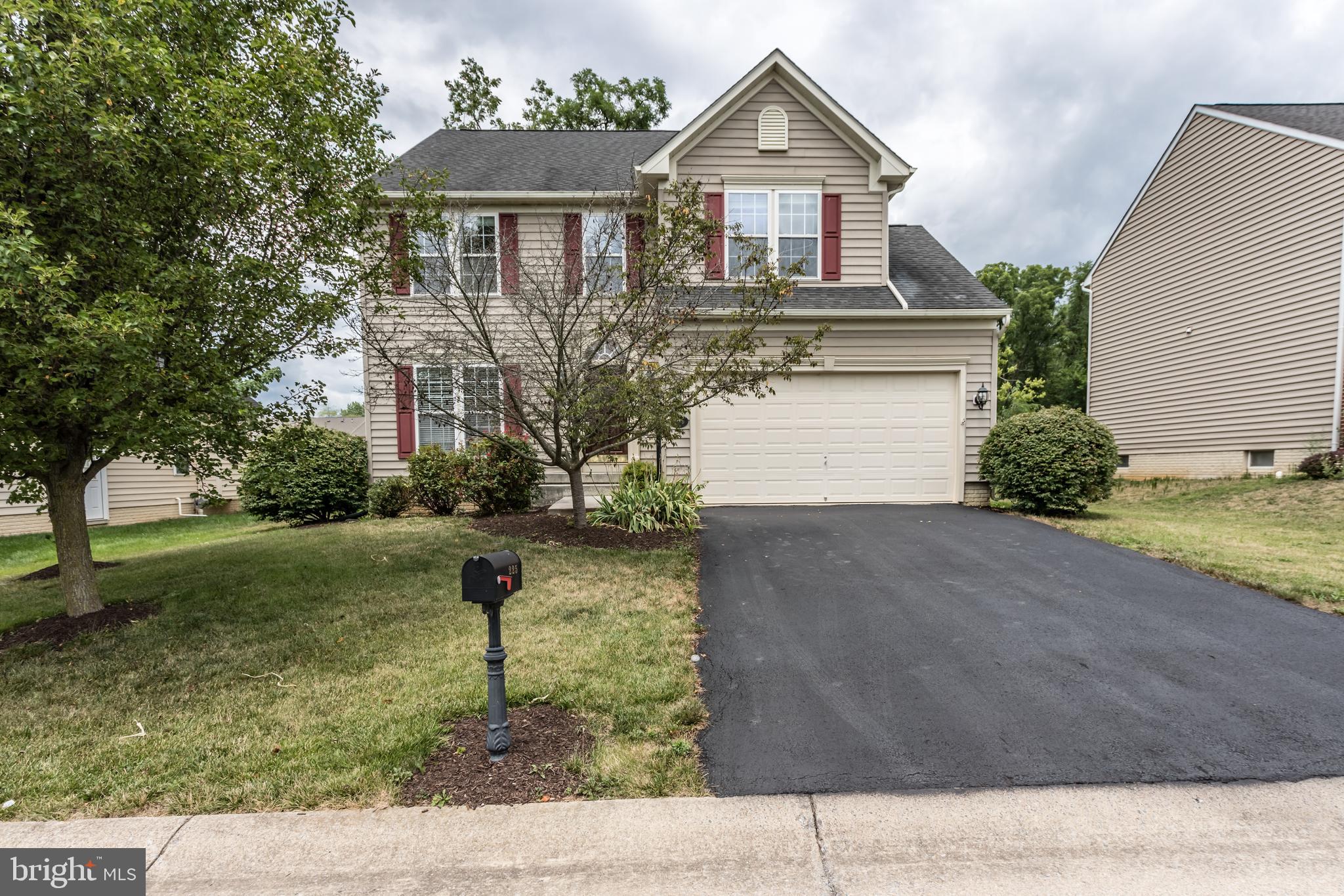 THE VILLAGE OF WASHINGTON TRAIL - Residential