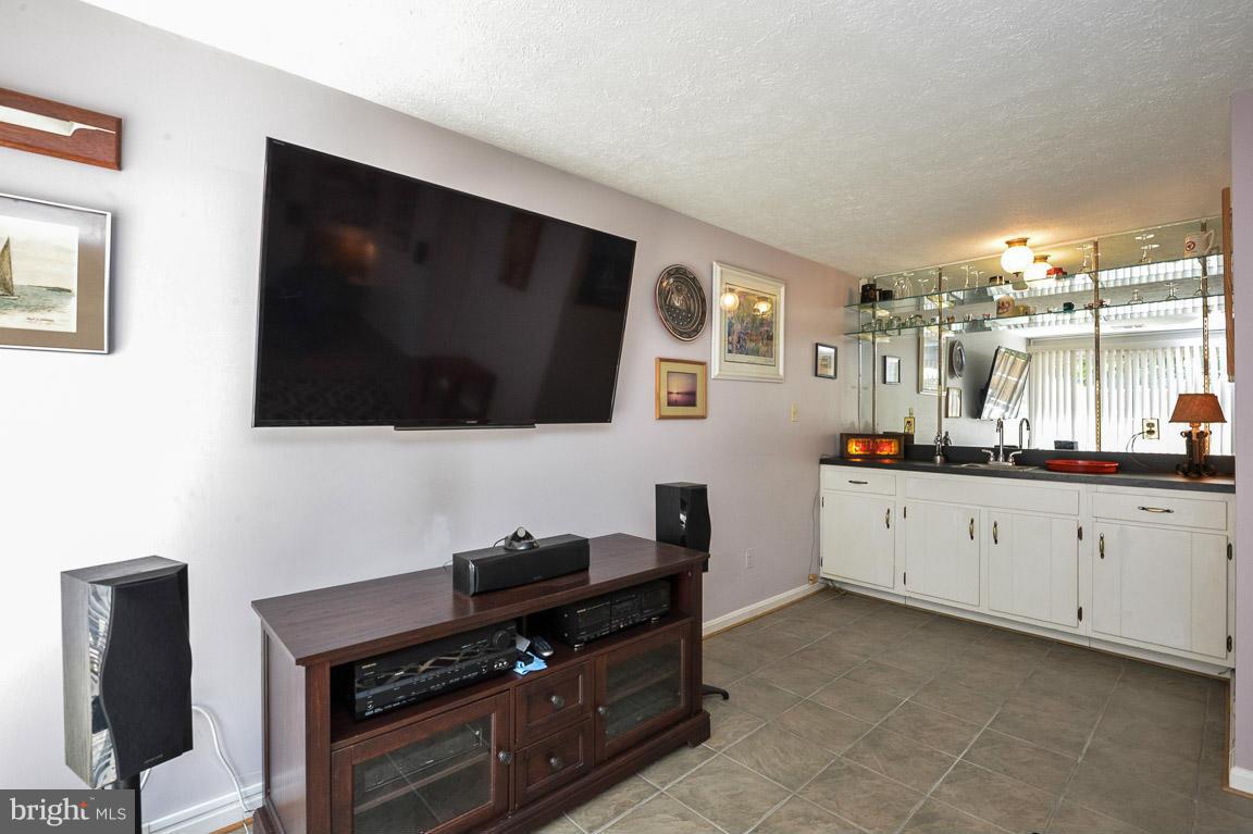 CHARING CROSS - Residential