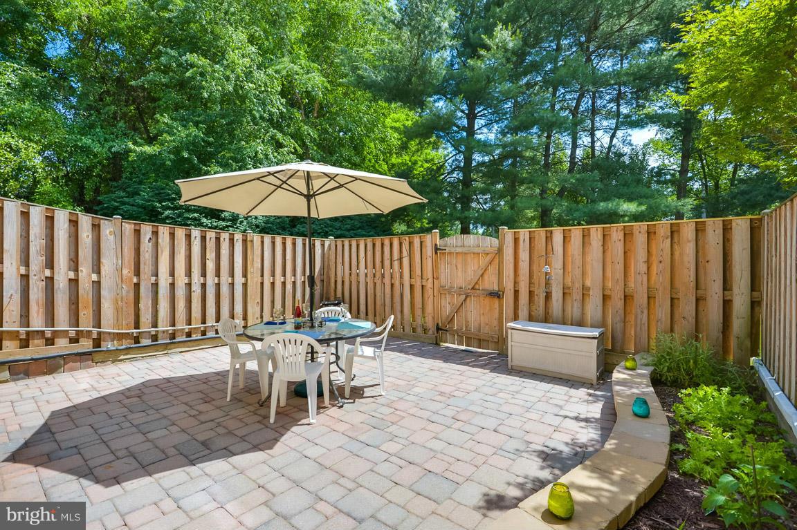 CHARING CROSS - Residential