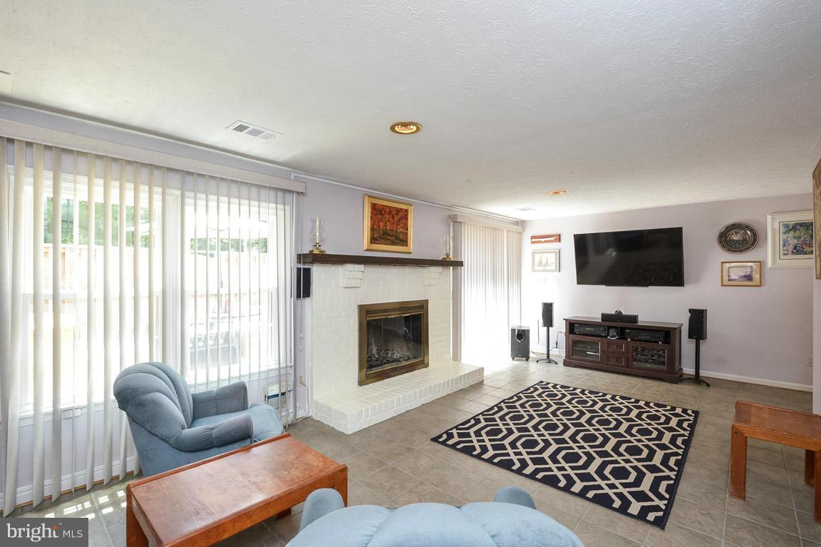 CHARING CROSS - Residential