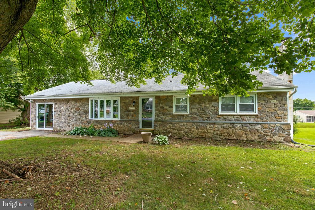 Photo of 11 THOMAS AVE, LANCASTER, PA 17603 (MLS # PALA2037308)