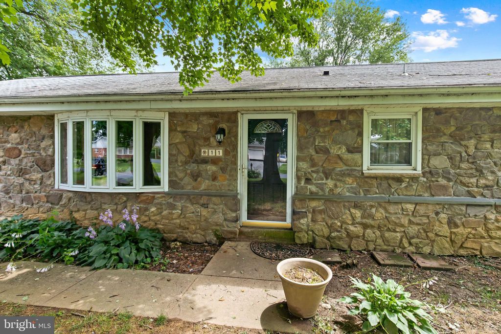 Photo of 11 THOMAS AVE, LANCASTER, PA 17603 (MLS # PALA2037308)