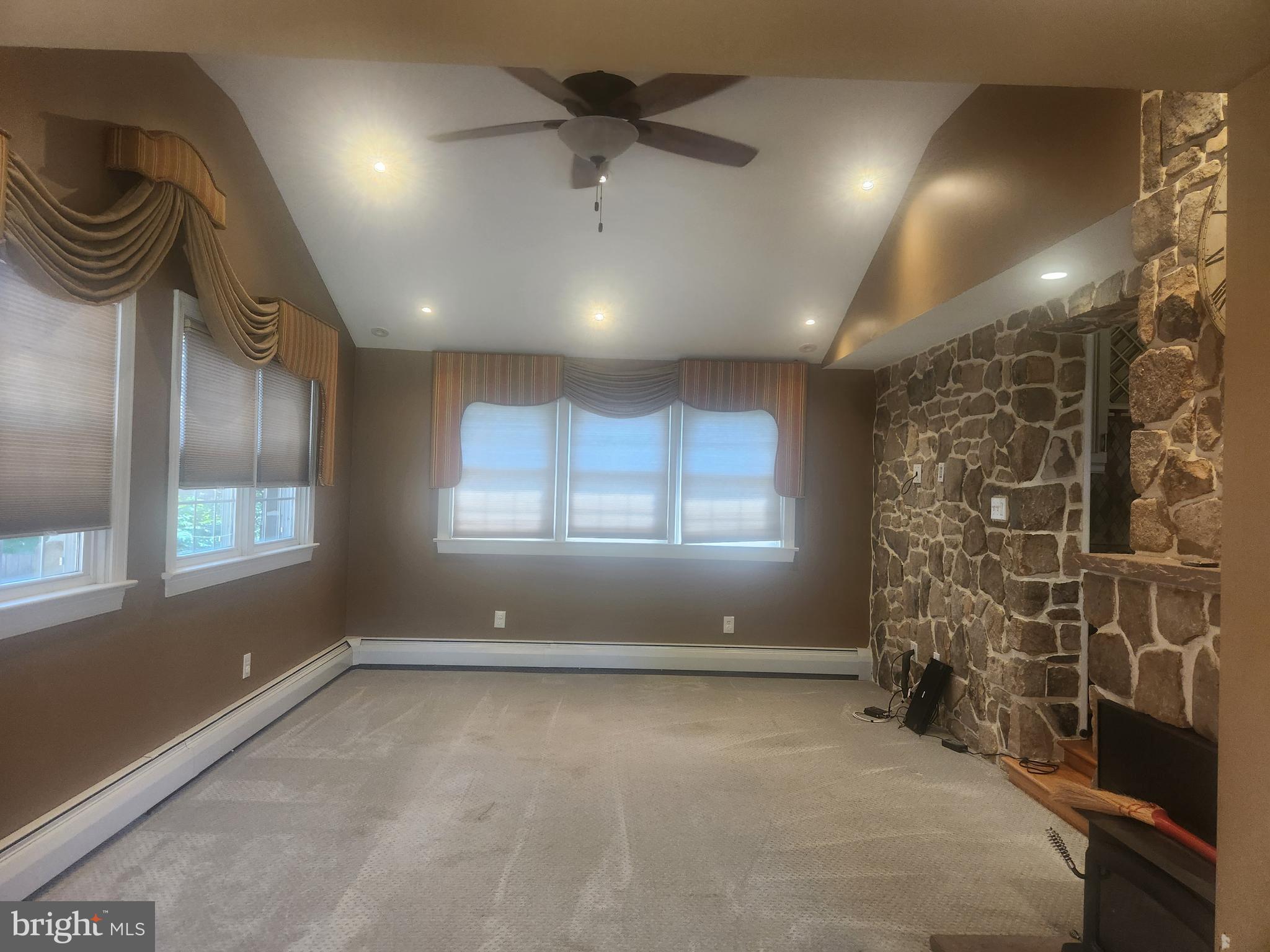 000 - Residential Lease