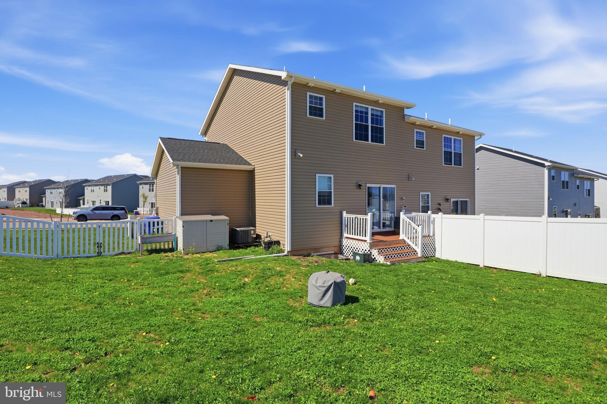 KINGS COURT AT BROWNSTONE - Residential