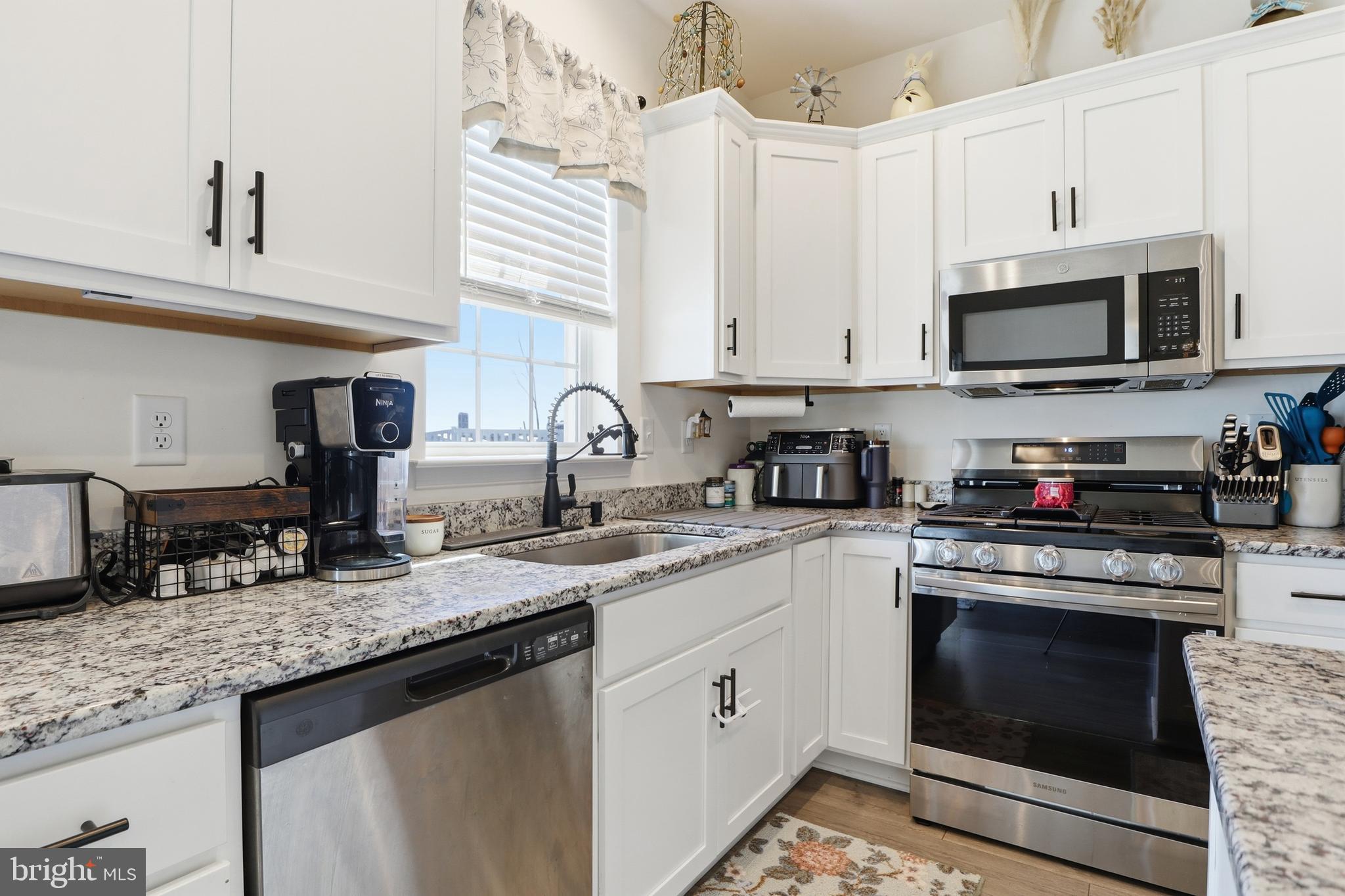 KINGS COURT AT BROWNSTONE - Residential