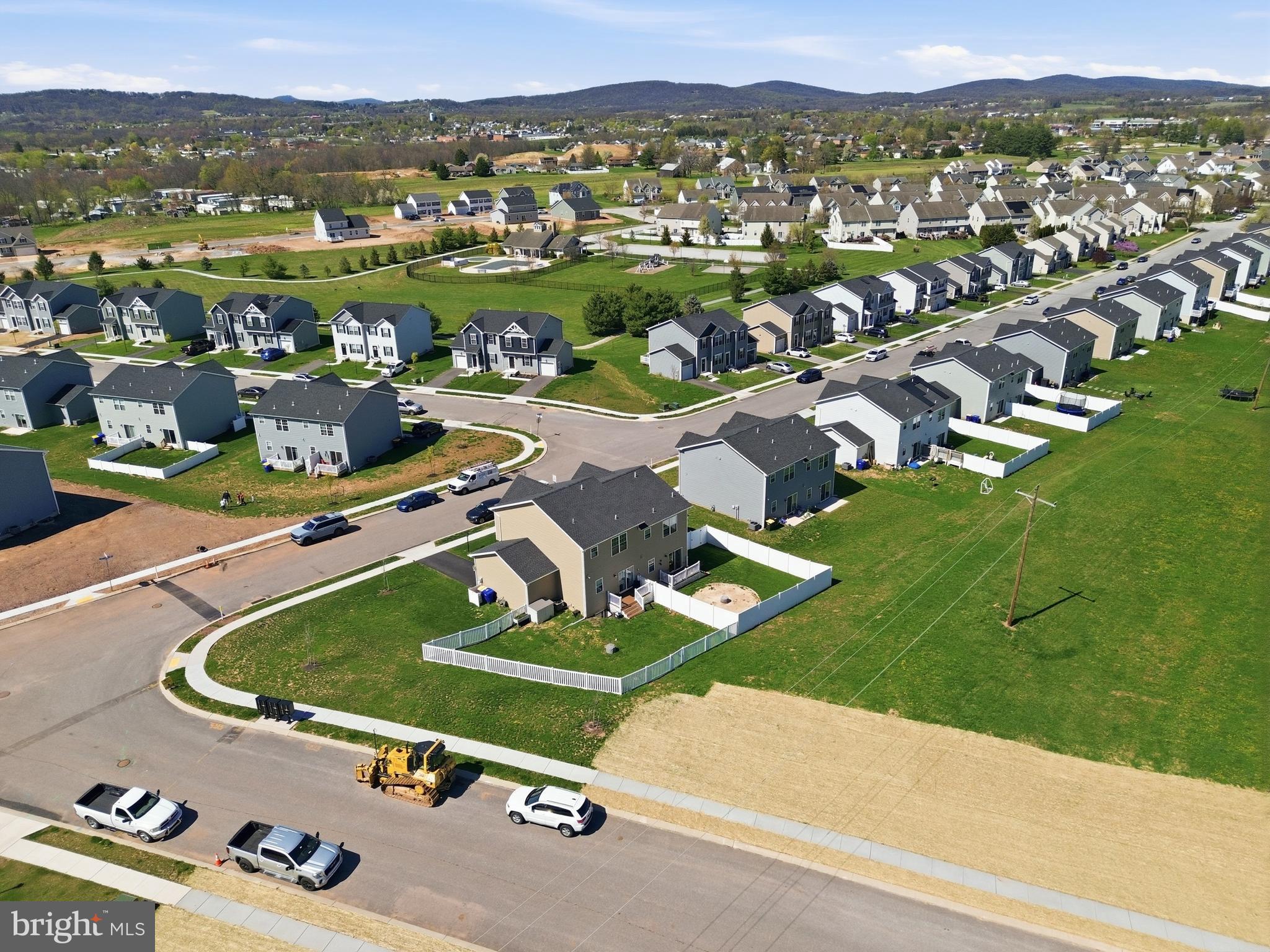 KINGS COURT AT BROWNSTONE - Residential