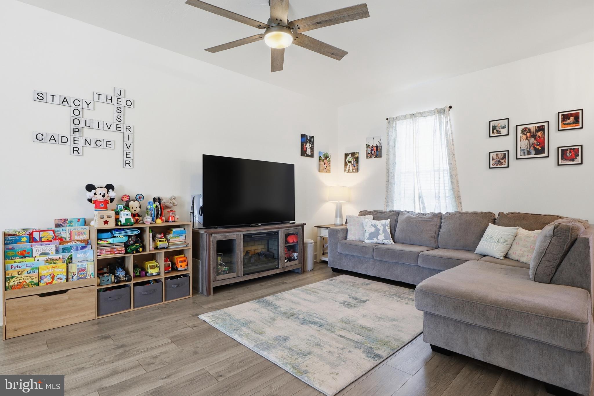 KINGS COURT AT BROWNSTONE - Residential