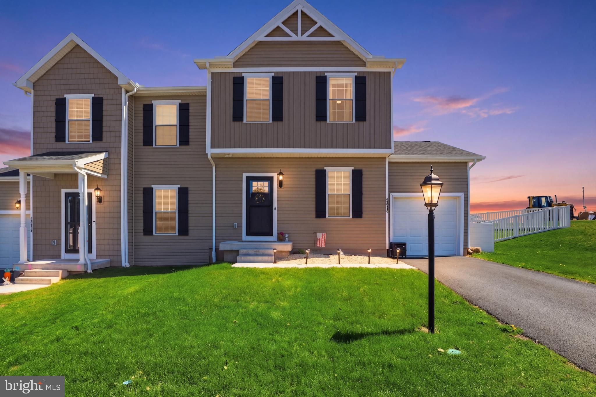 KINGS COURT AT BROWNSTONE - Residential