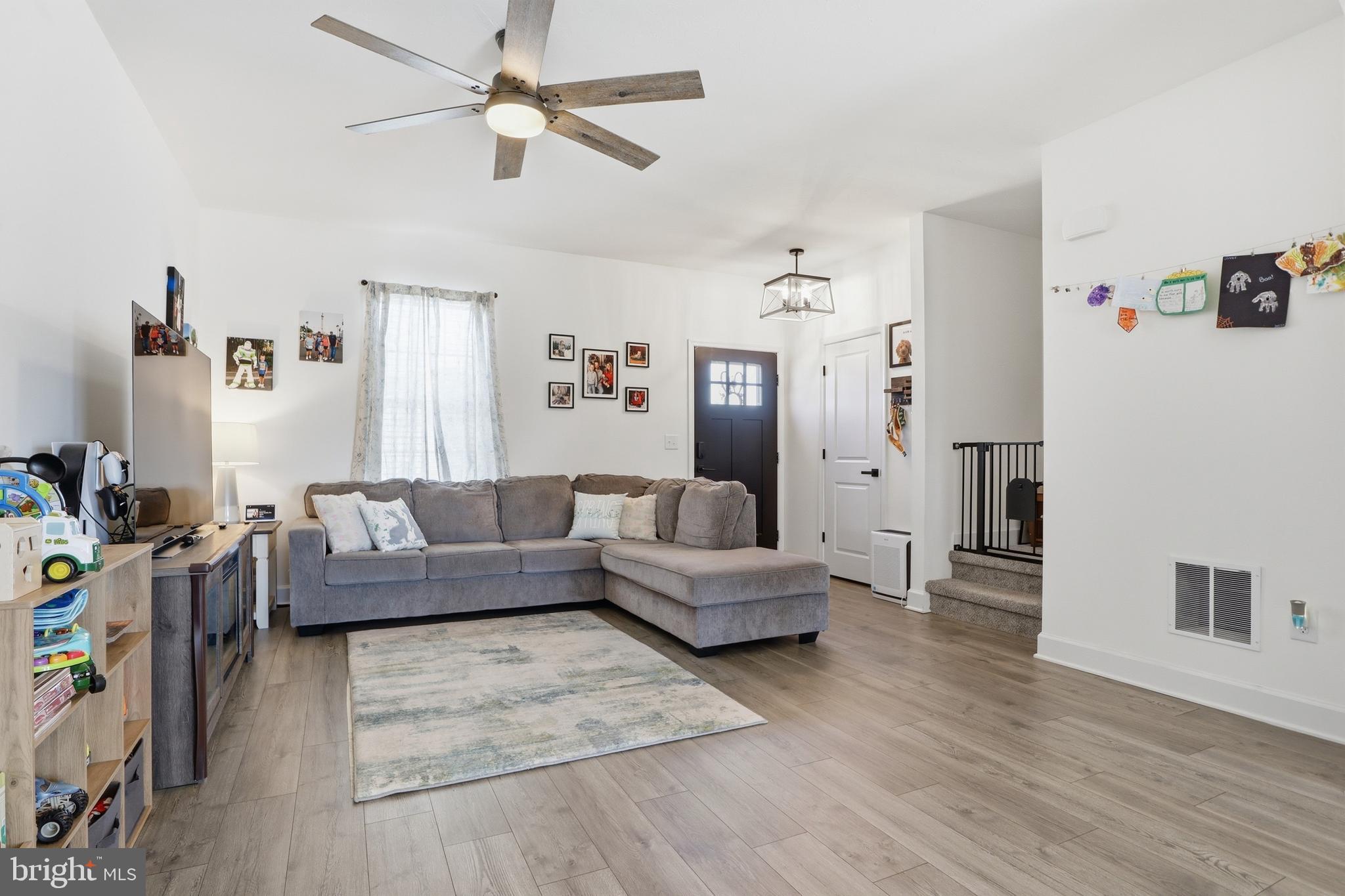 KINGS COURT AT BROWNSTONE - Residential