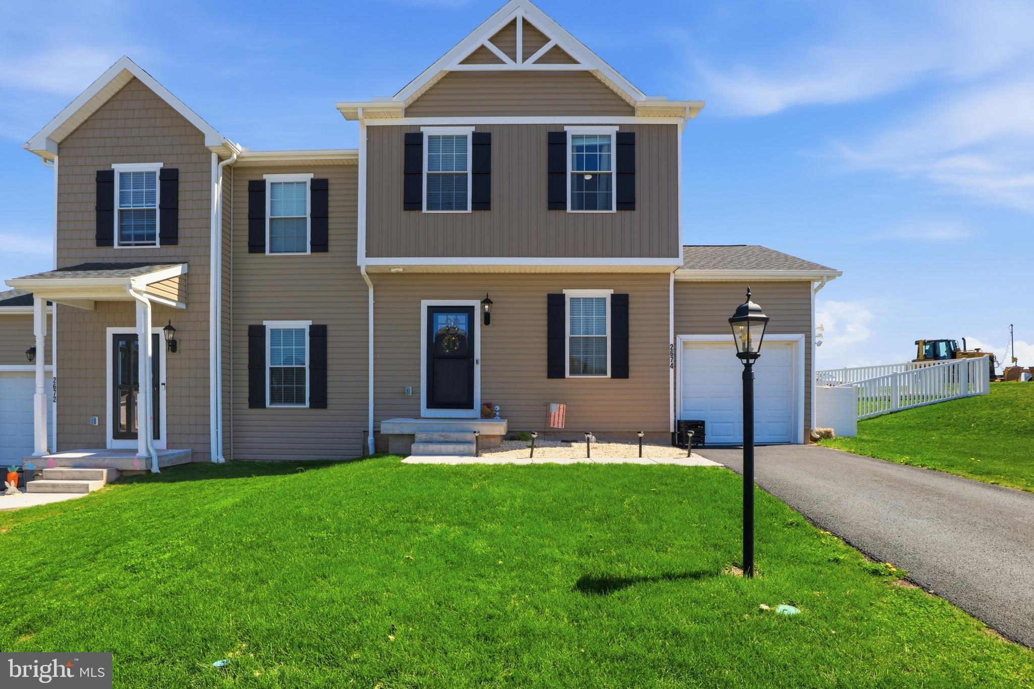 KINGS COURT AT BROWNSTONE - Residential