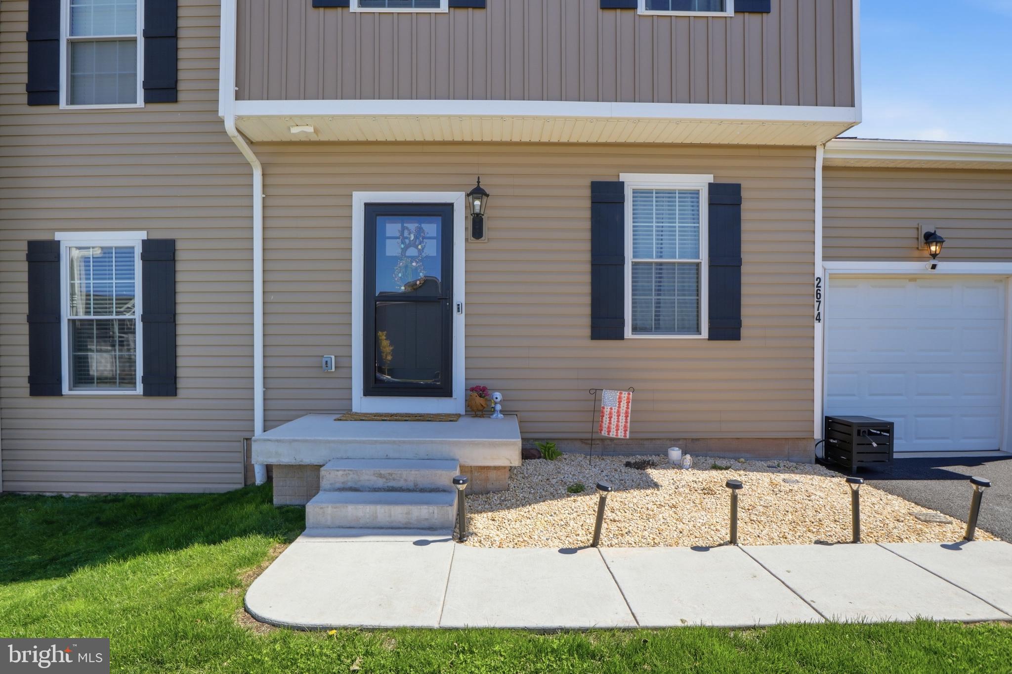 KINGS COURT AT BROWNSTONE - Residential