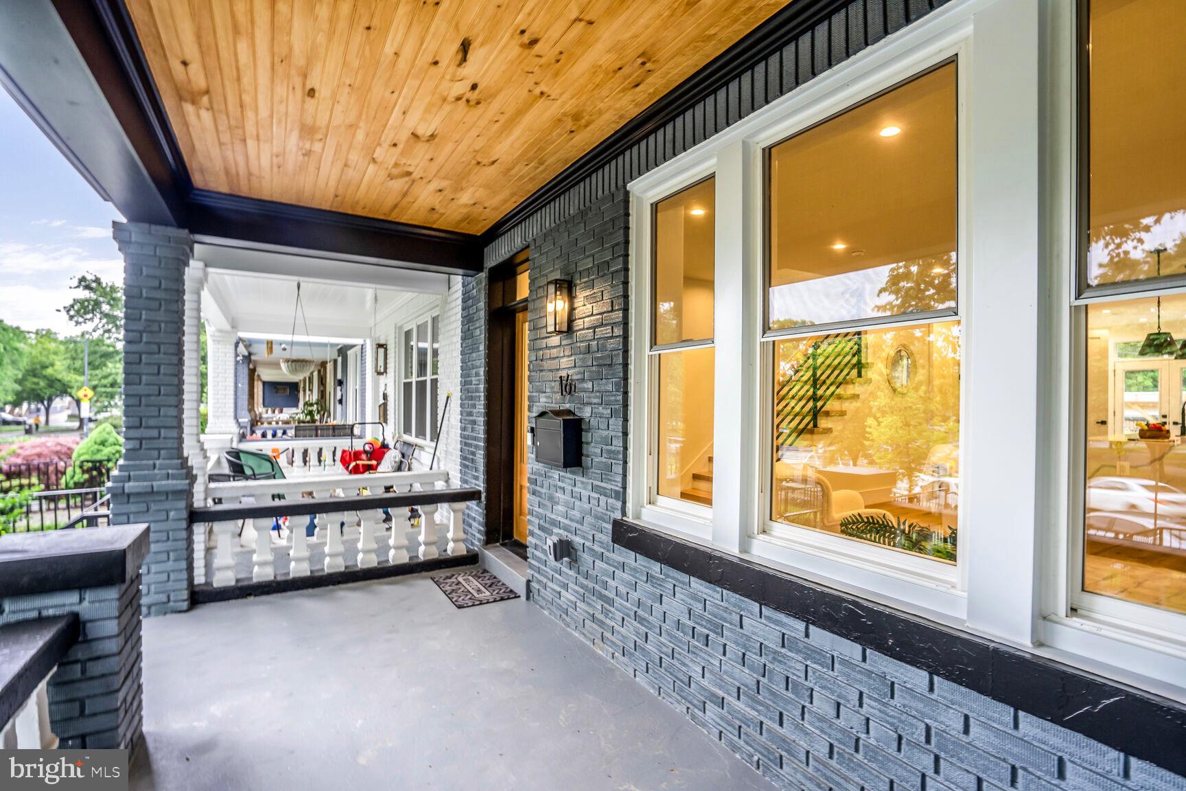 16 SHERMAN CIRCLE NW