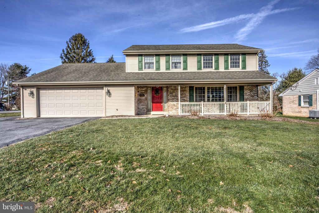 Photo of 335 E CONESTOGA ST, NEW HOLLAND, PA 17557 (MLS # PALA2029122)