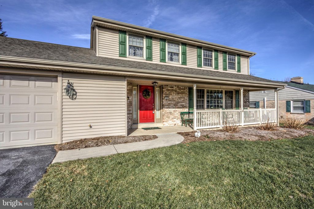 Photo of 335 E CONESTOGA ST, NEW HOLLAND, PA 17557 (MLS # PALA2029122)