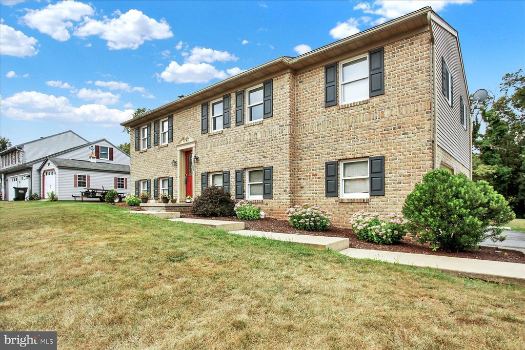 Photo of 165 COUNTRY DR, DENVER, PA 17517 (MLS # PALA2040548)