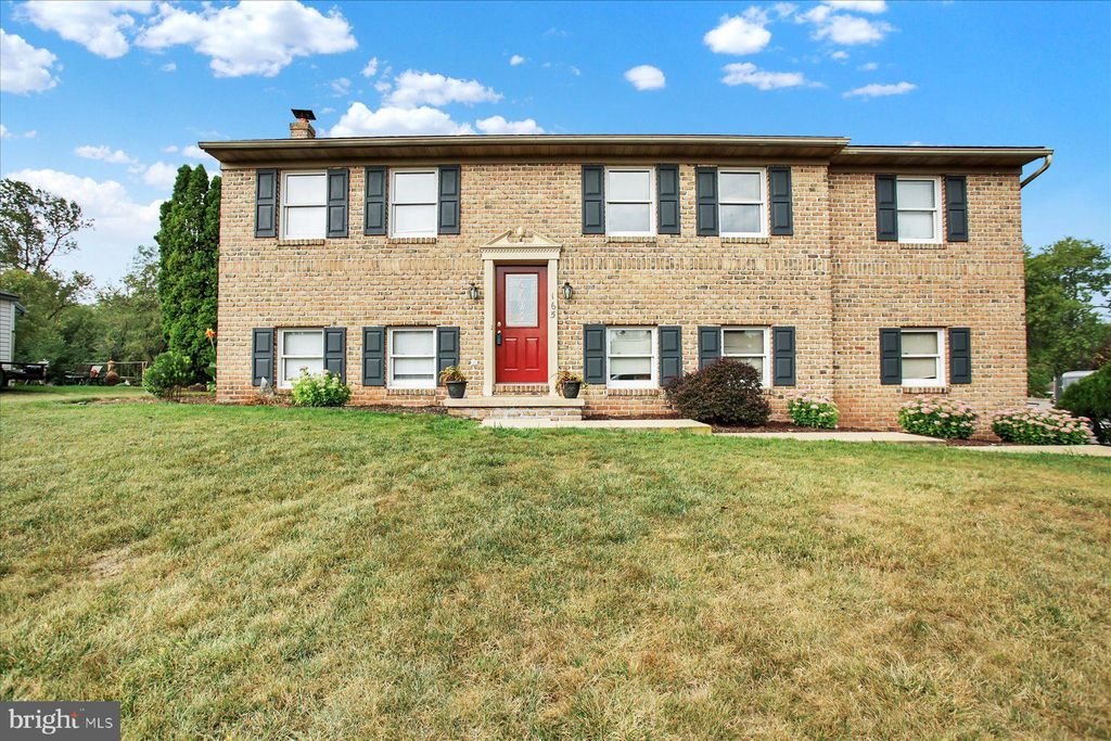 Photo of 165 COUNTRY DR, DENVER, PA 17517 (MLS # PALA2040548)