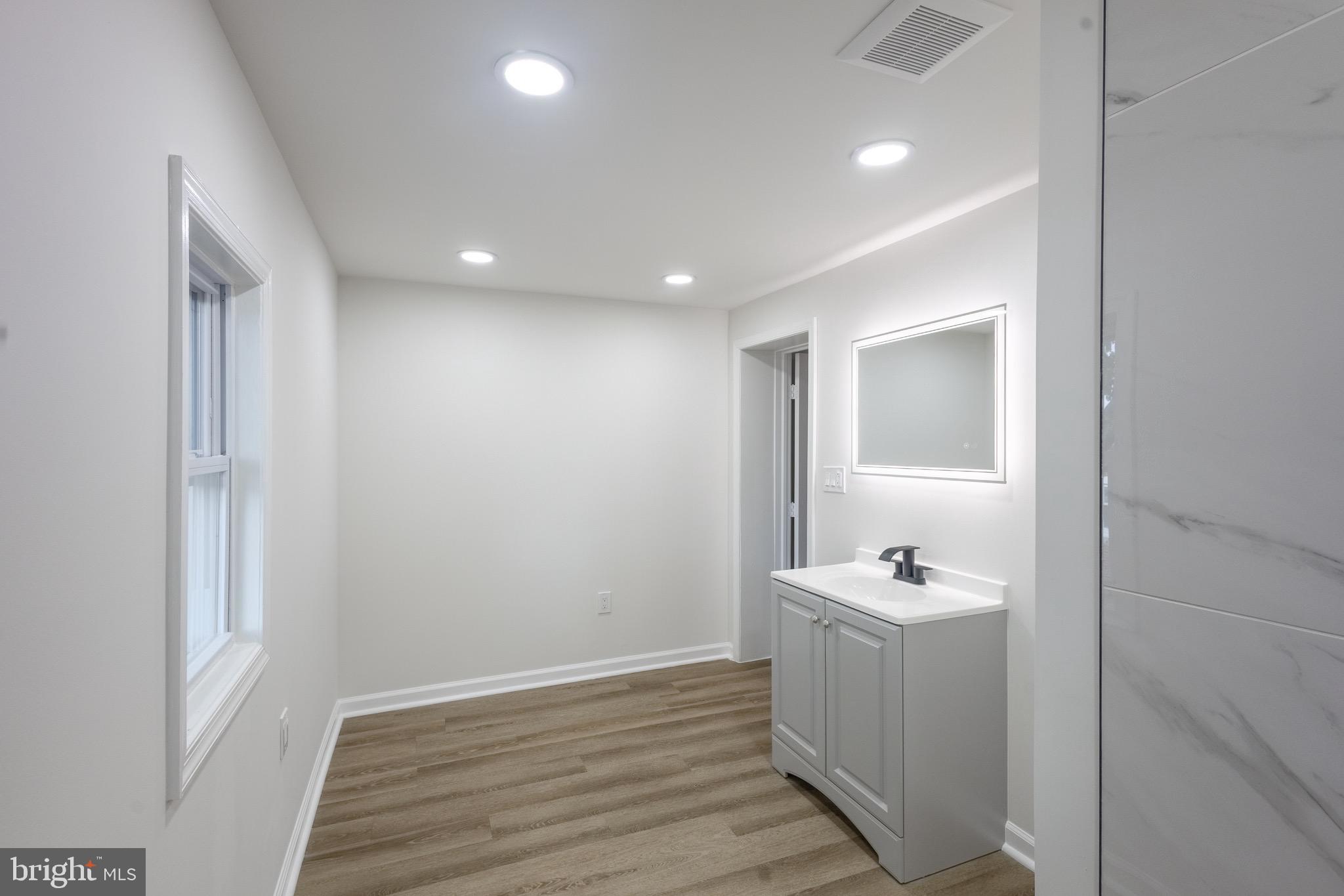 MONDAWMIN - Residential