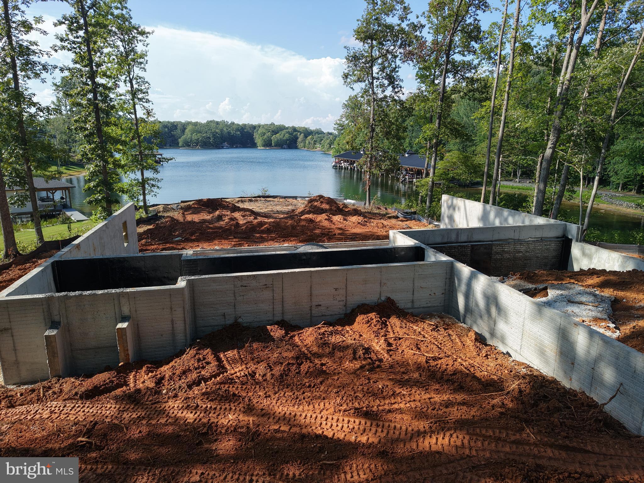 38 LIGHTHOUSE DR