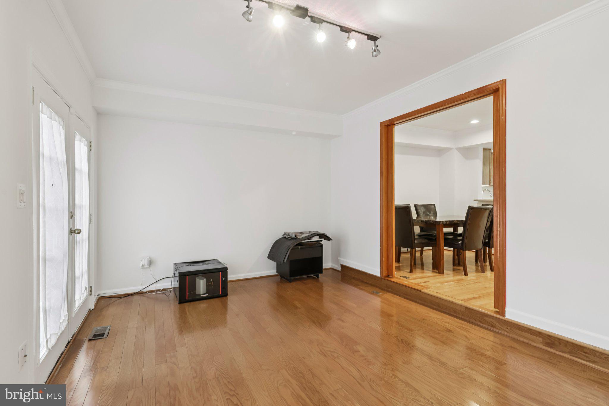 SPRINGFIELD OAKS - Residential