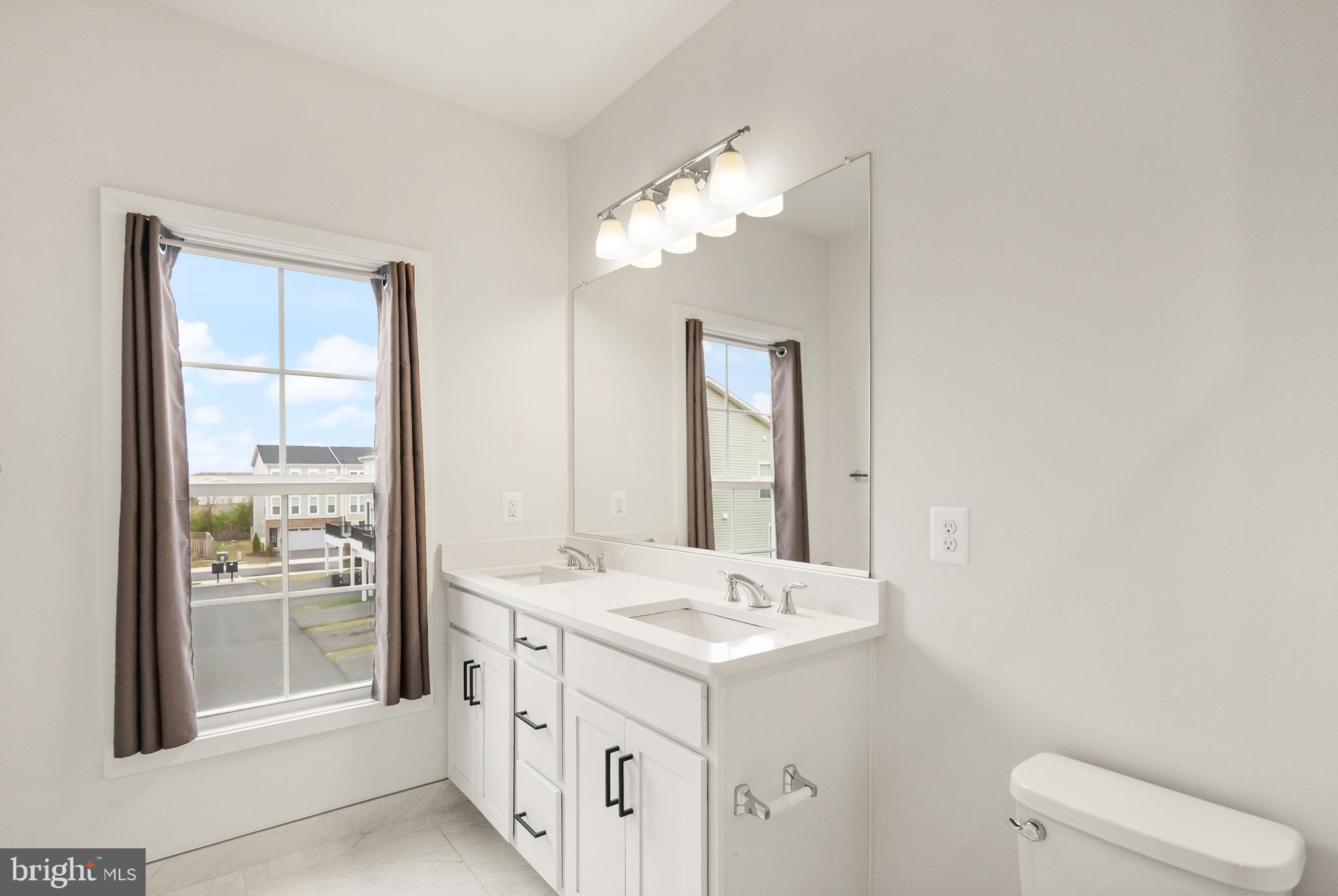 ROBINSON MANOR - Residential