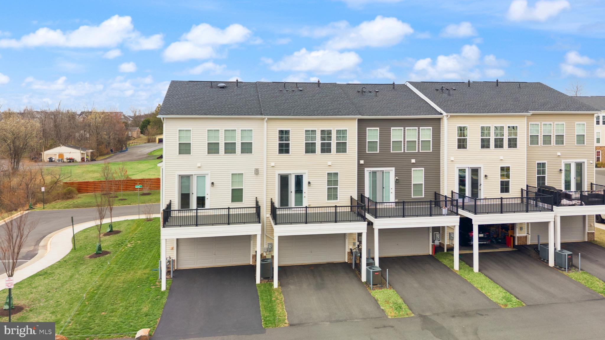 ROBINSON MANOR - Residential