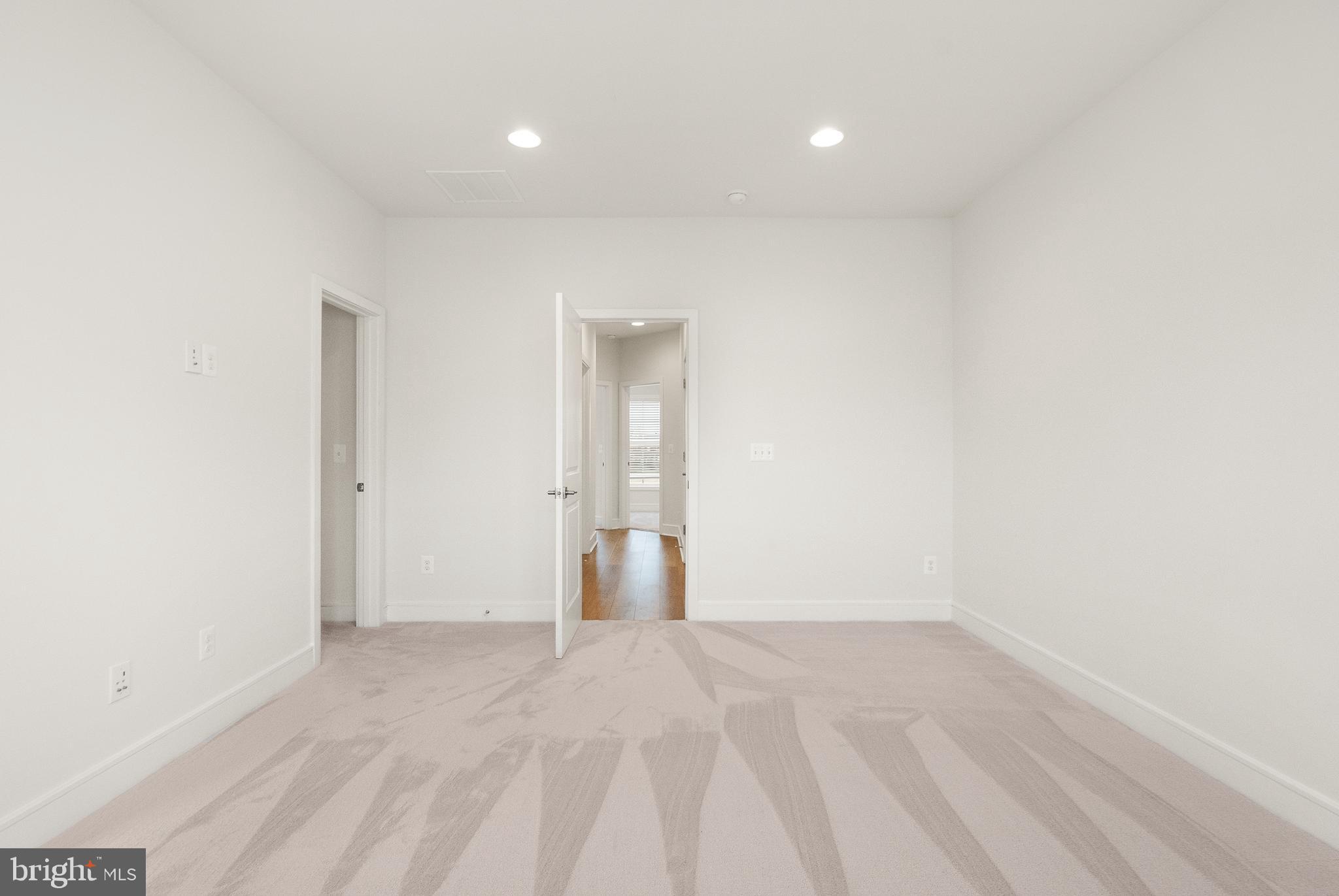 ROBINSON MANOR - Residential