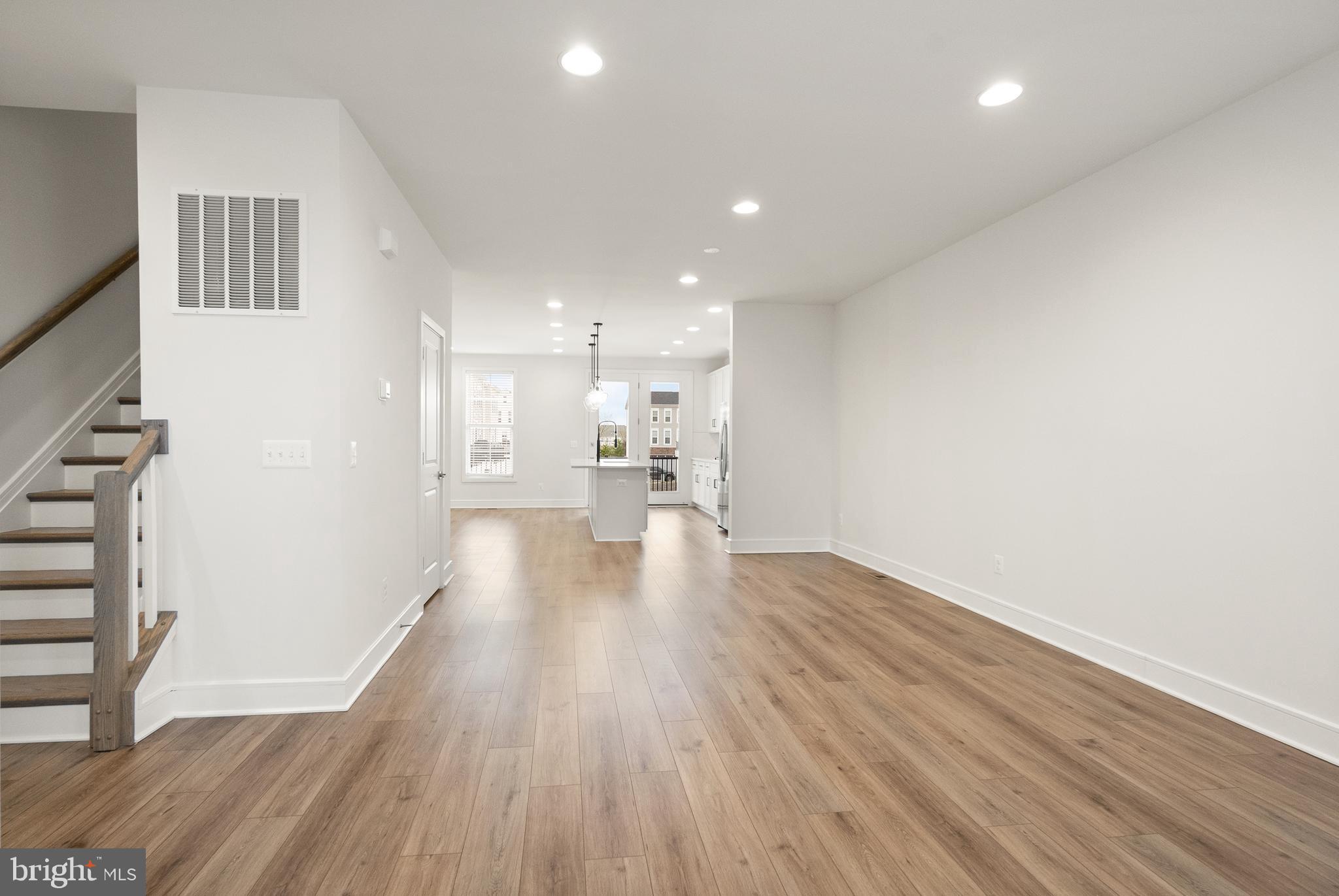 ROBINSON MANOR - Residential