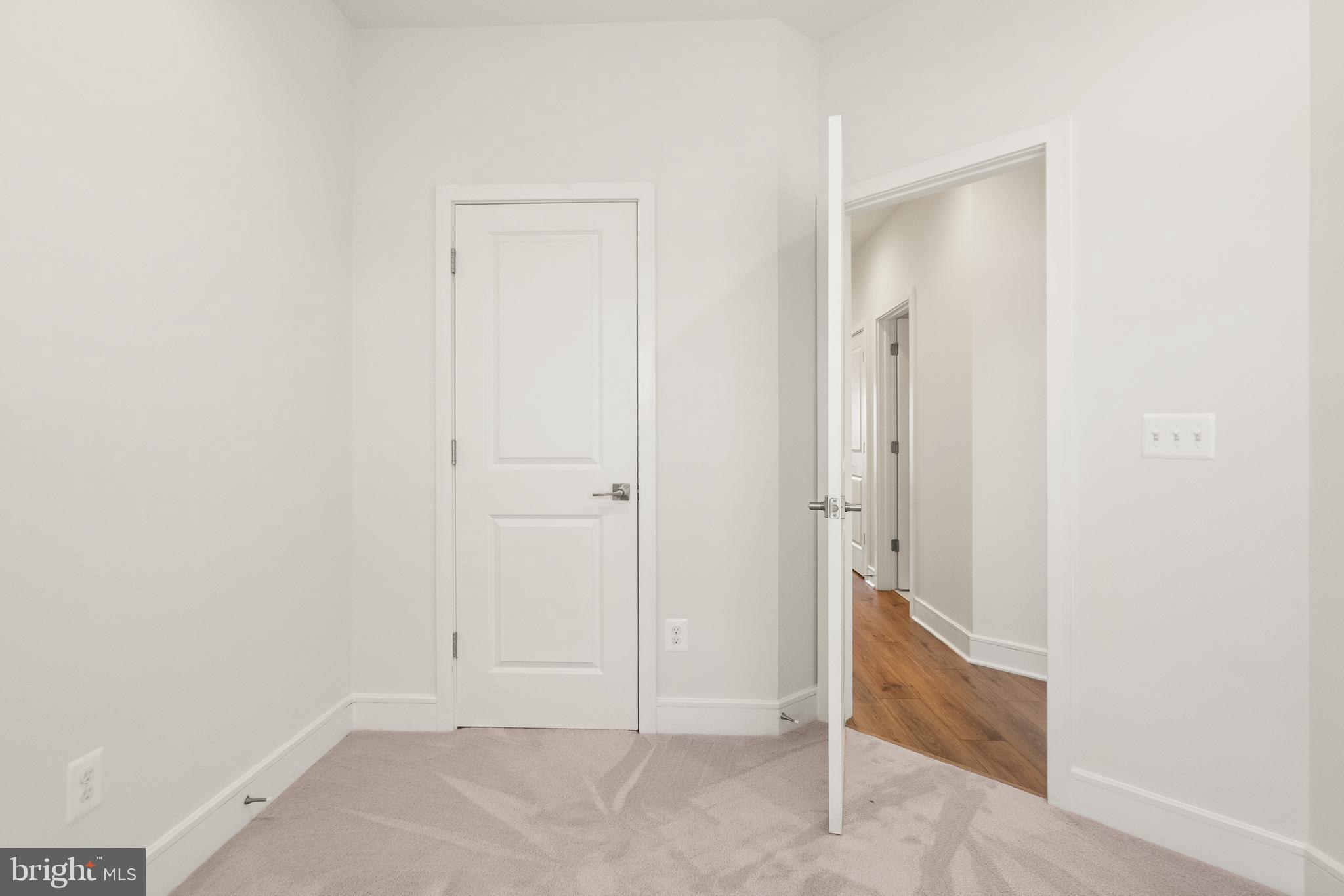 ROBINSON MANOR - Residential