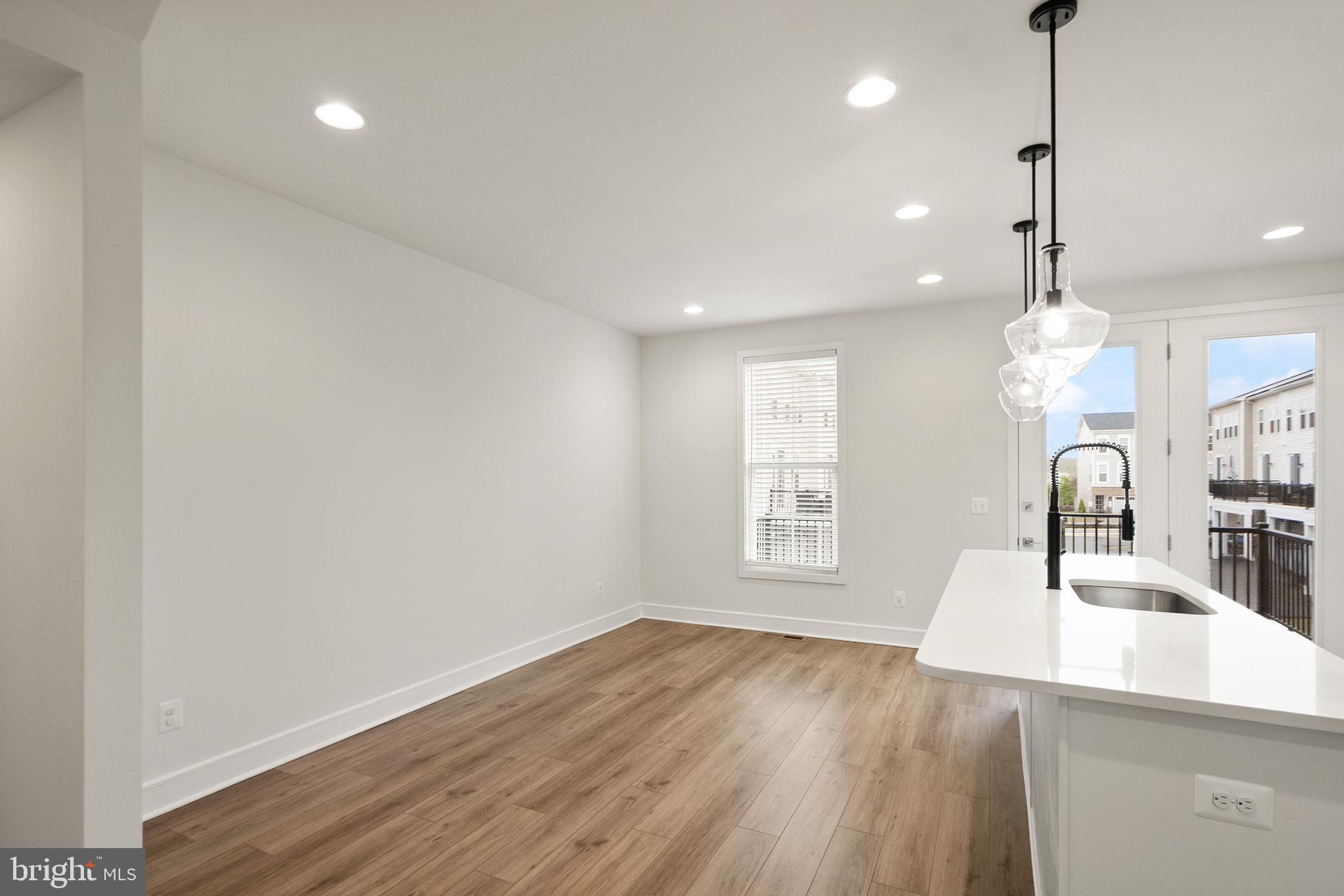 ROBINSON MANOR - Residential