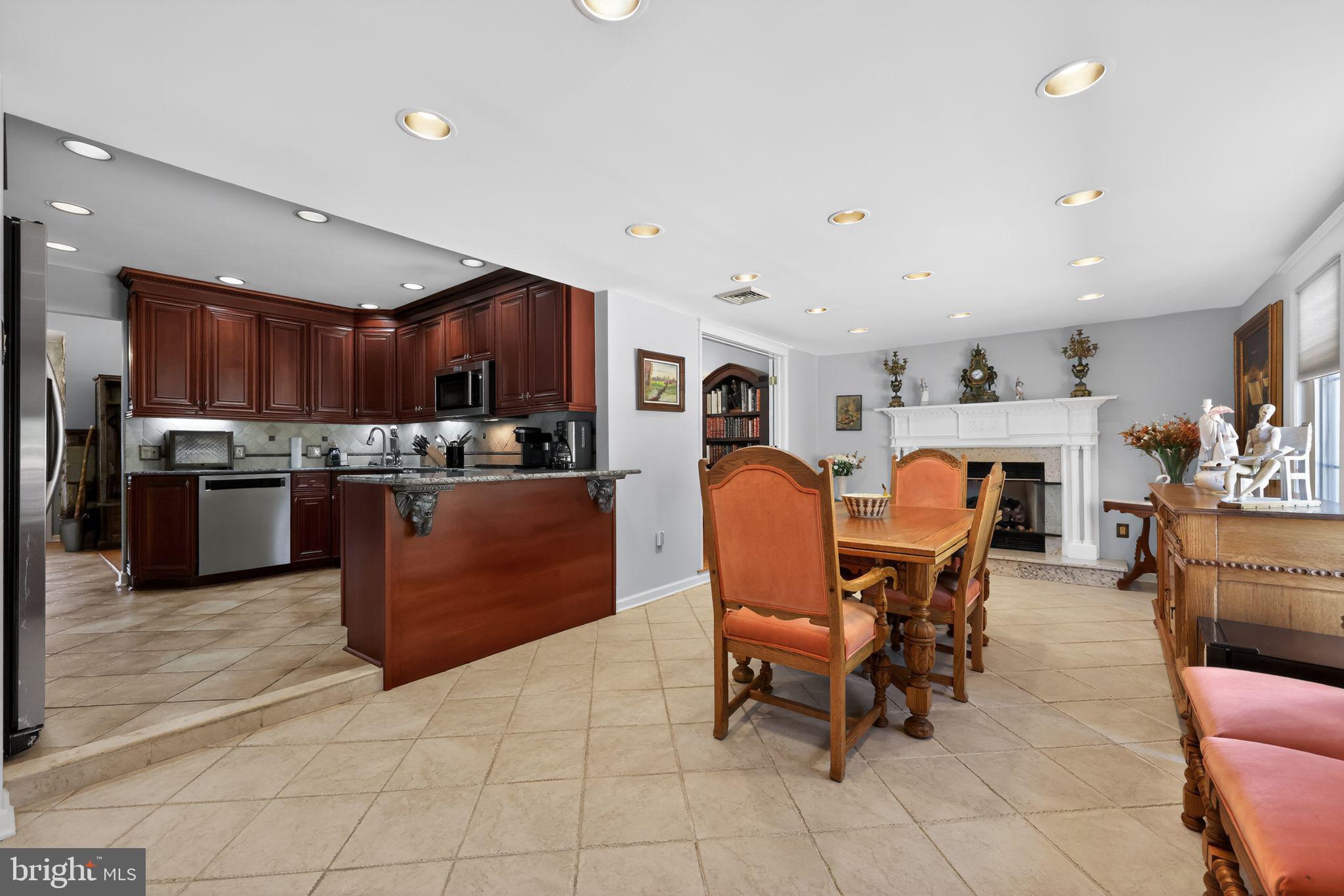 MEADOWBROOK - Residential