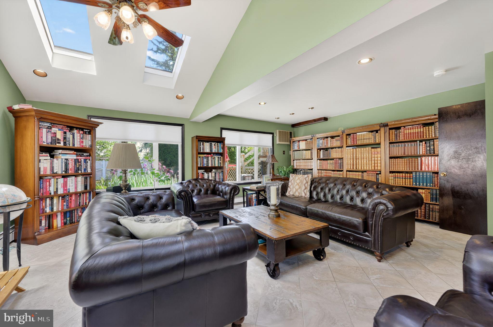 MEADOWBROOK - Residential