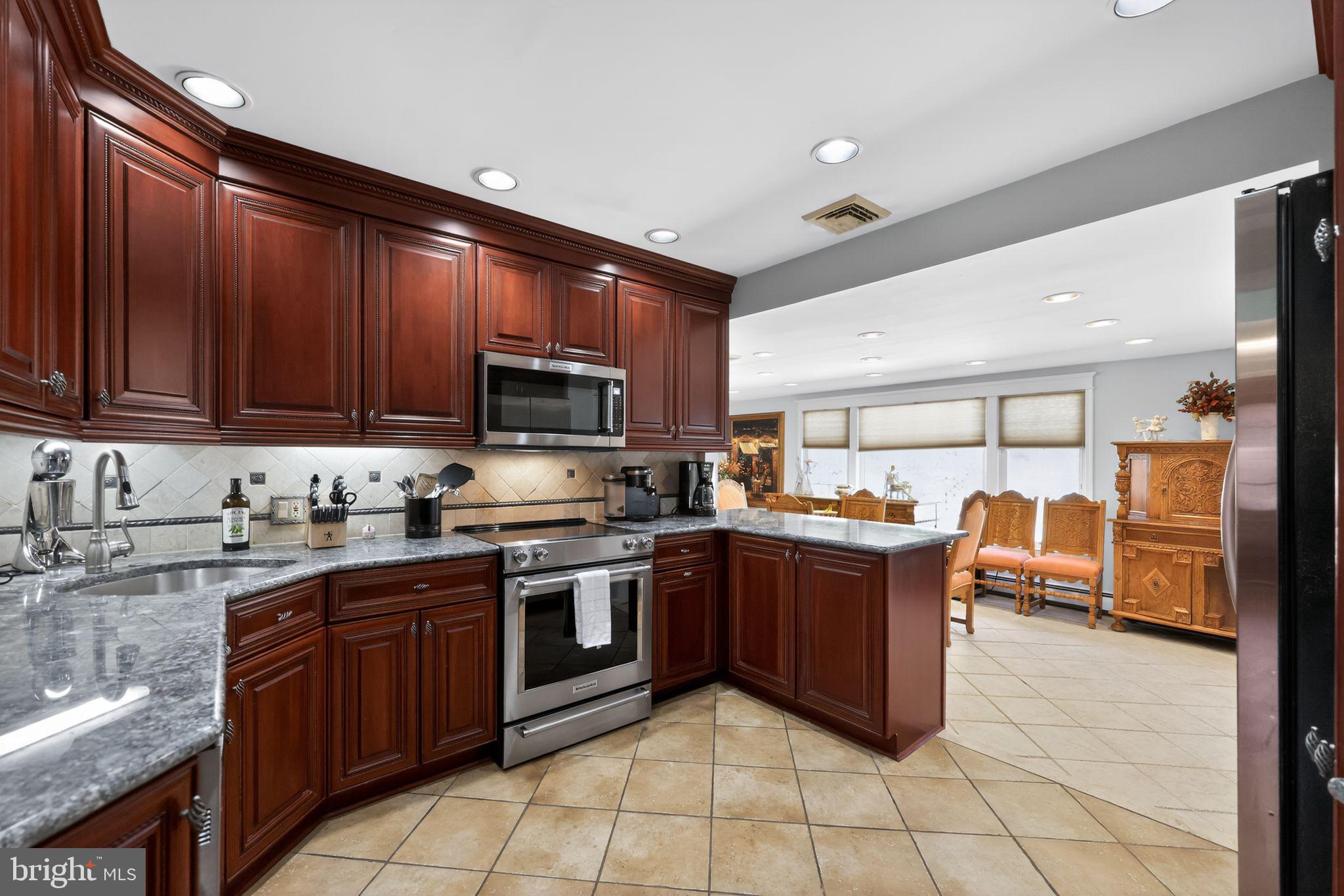 MEADOWBROOK - Residential