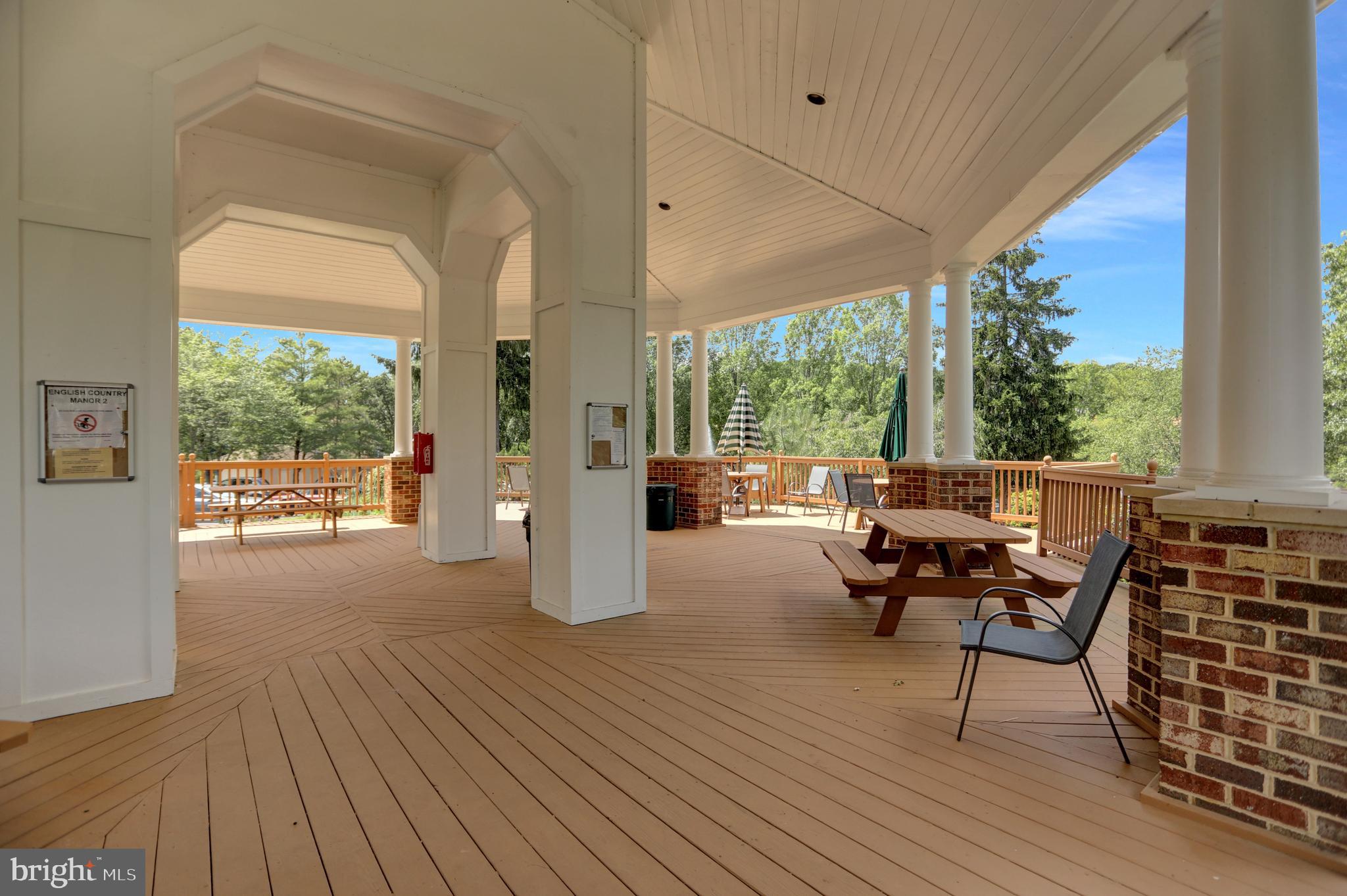 ENGLISH COUNTRY MANOR - Residential