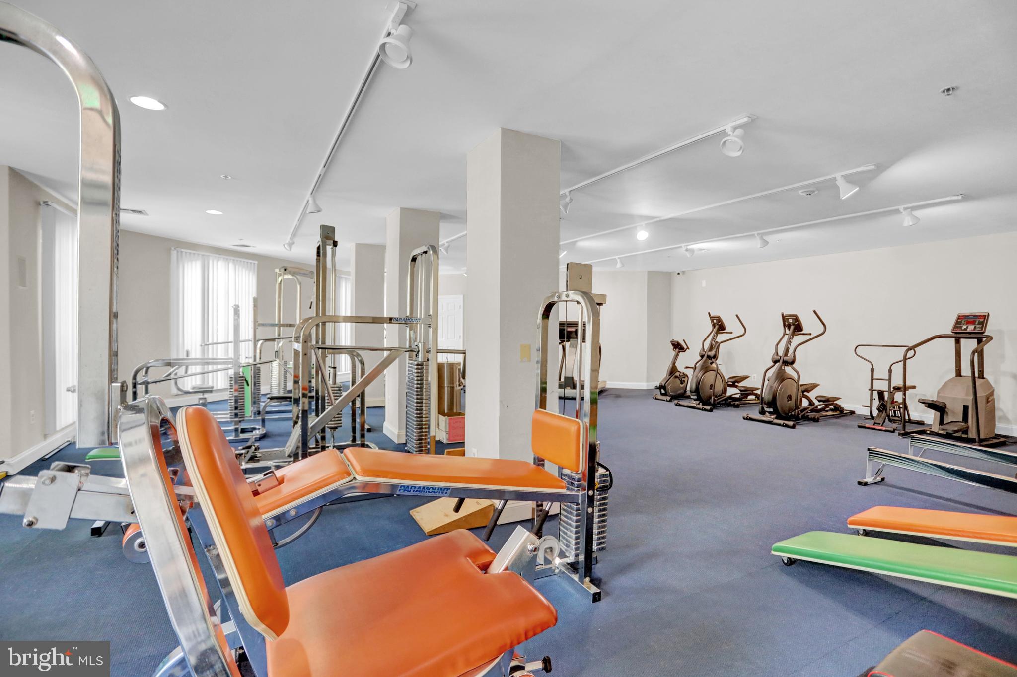 ENGLISH COUNTRY MANOR - Residential