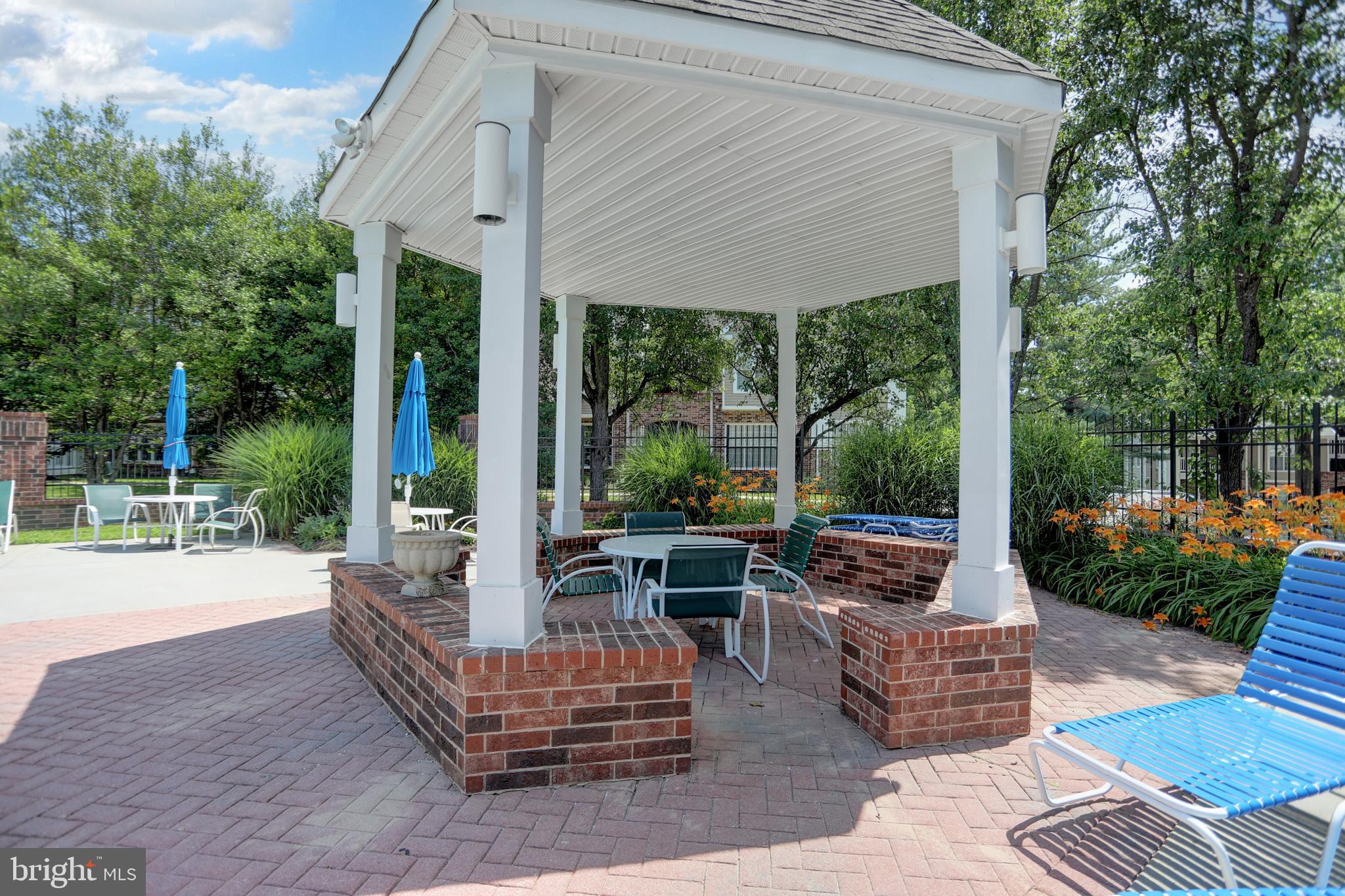 ENGLISH COUNTRY MANOR - Residential