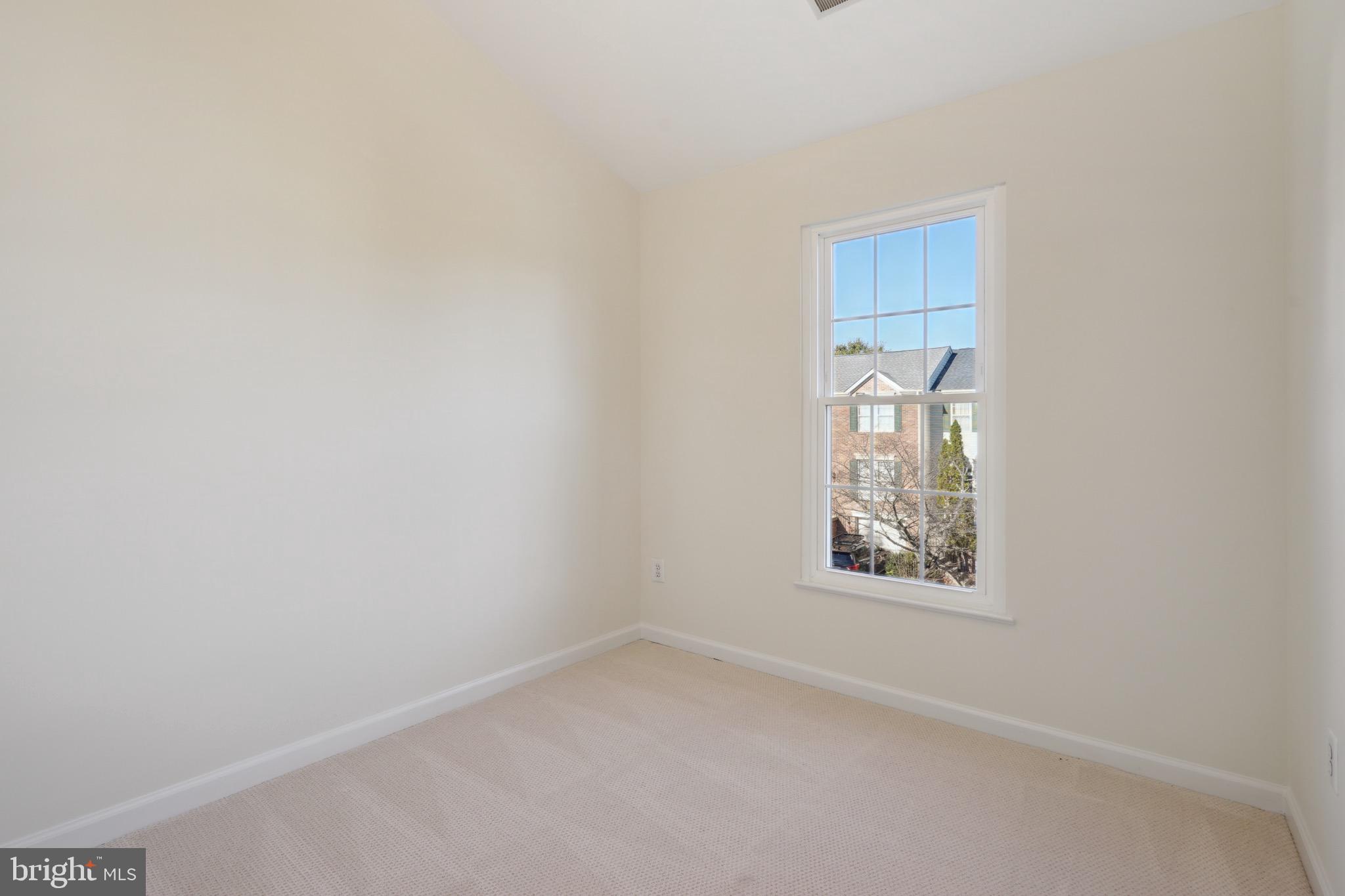 ISLAND CREEK - Residential Lease