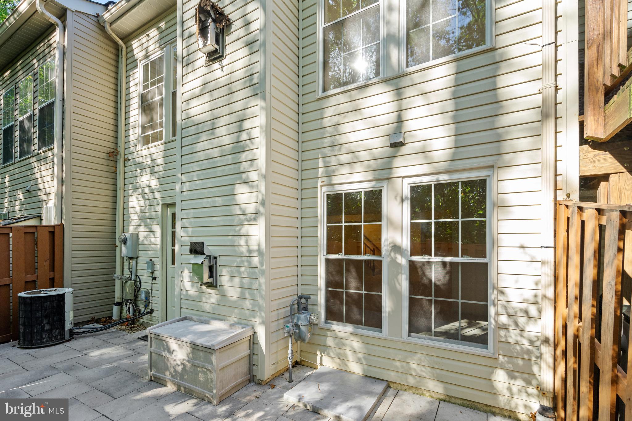 ISLAND CREEK - Residential Lease