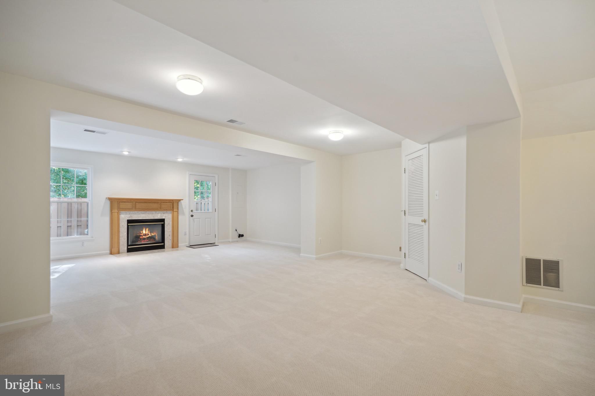 ISLAND CREEK - Residential Lease