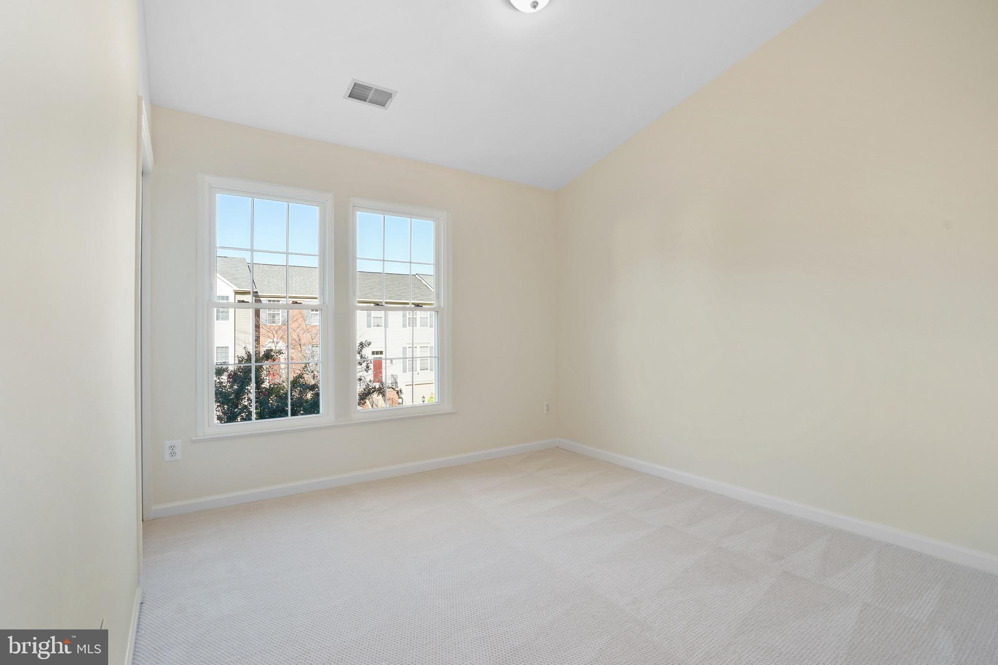 ISLAND CREEK - Residential Lease