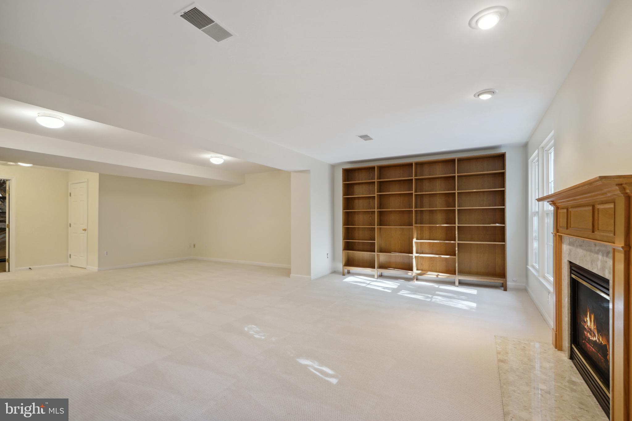 ISLAND CREEK - Residential Lease