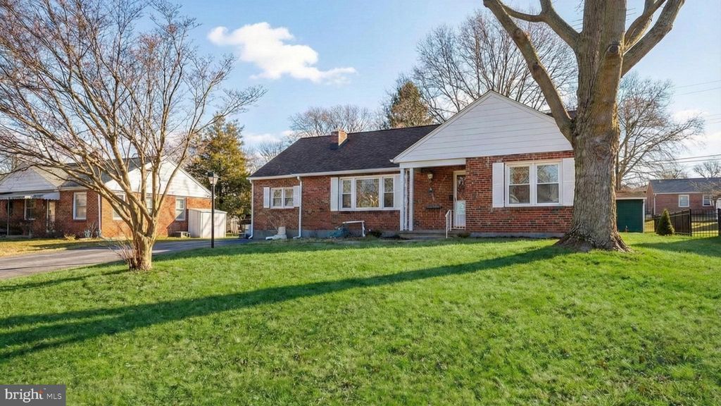 Photo of 321 S Harlan Street, YORK, PA 17402 (MLS # PAYK2096108)