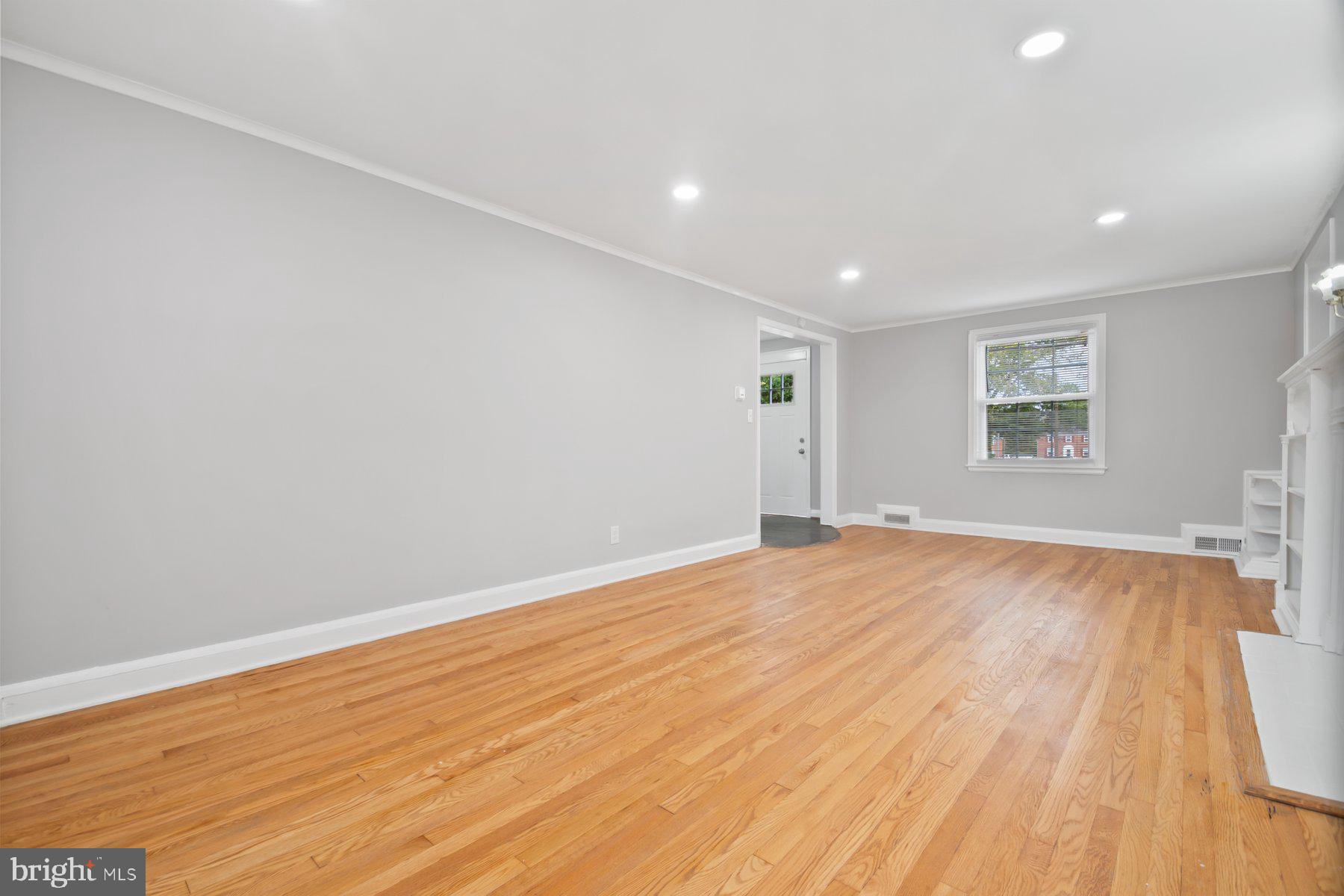 COLONIAL VILLAGE - Residential