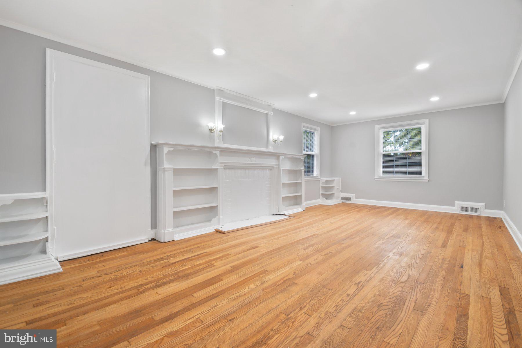 COLONIAL VILLAGE - Residential