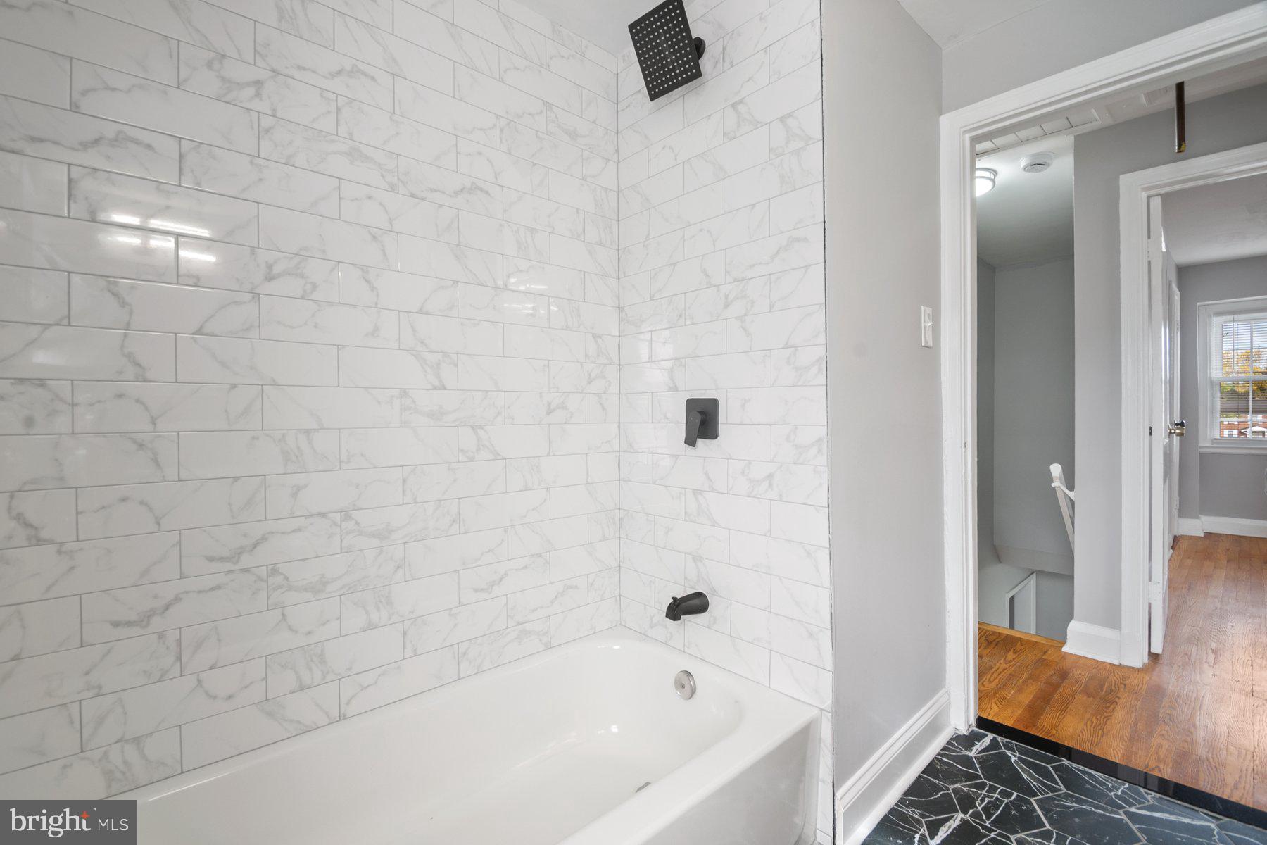 COLONIAL VILLAGE - Residential